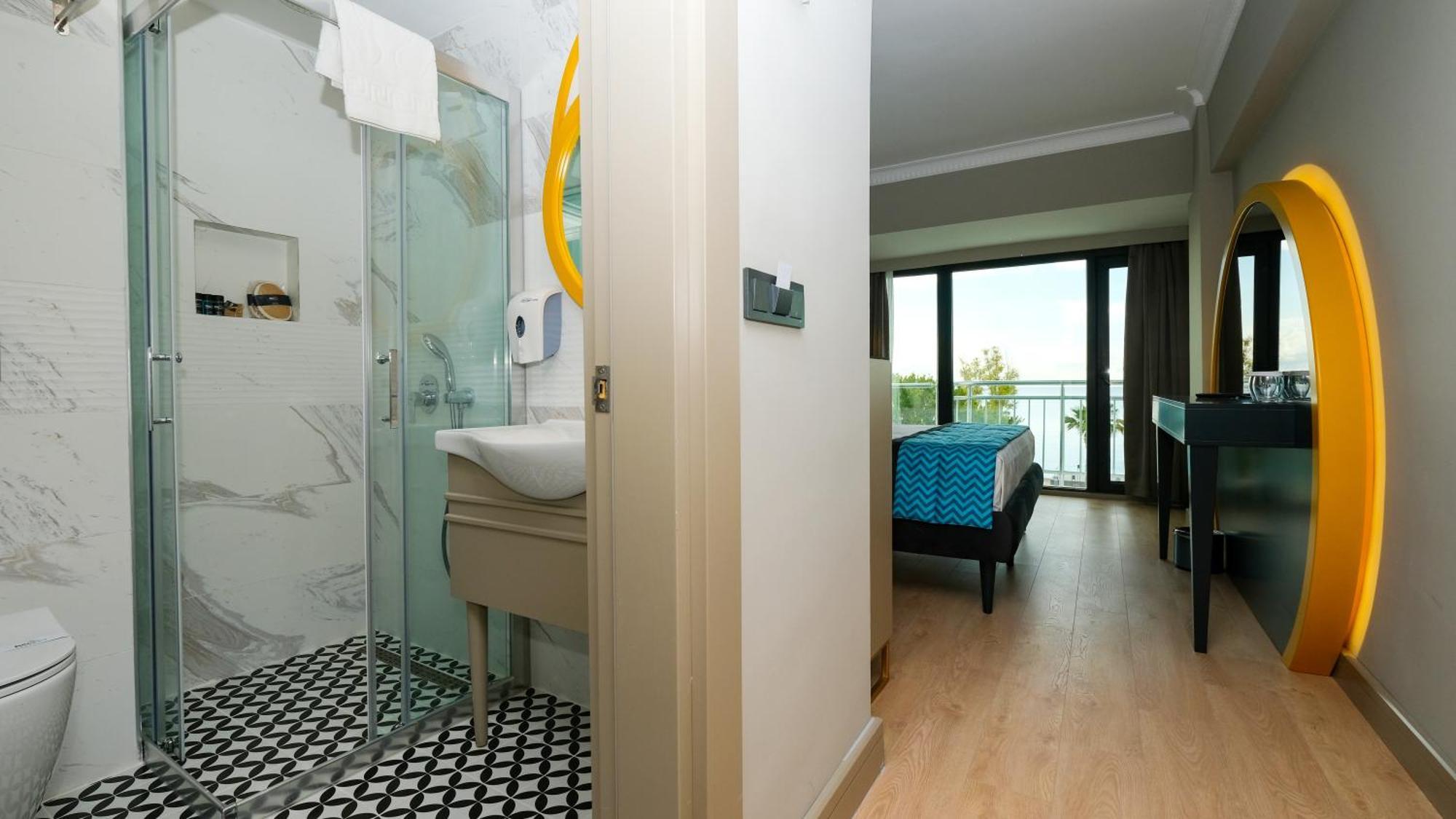 Deluxe Double or Twin Room Sea View