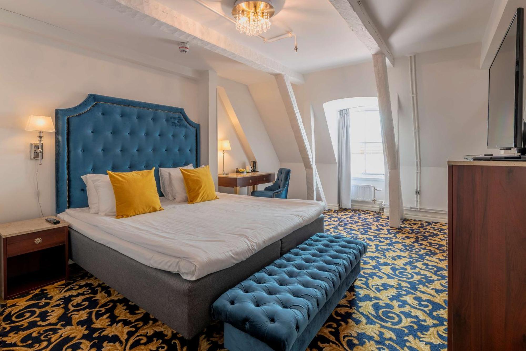 Deluxe King Room Sofa Bed Non-Smoking