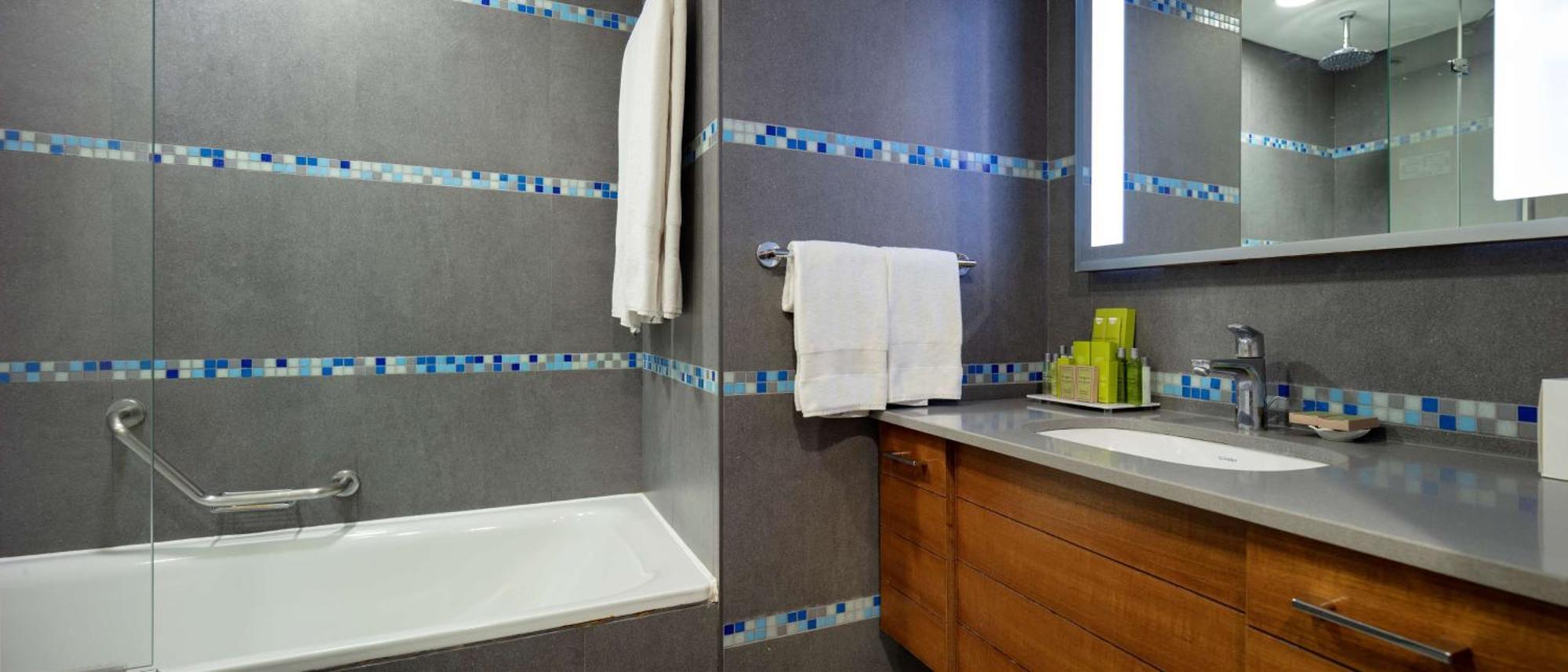 King Guest Room,1434025735:JPEG