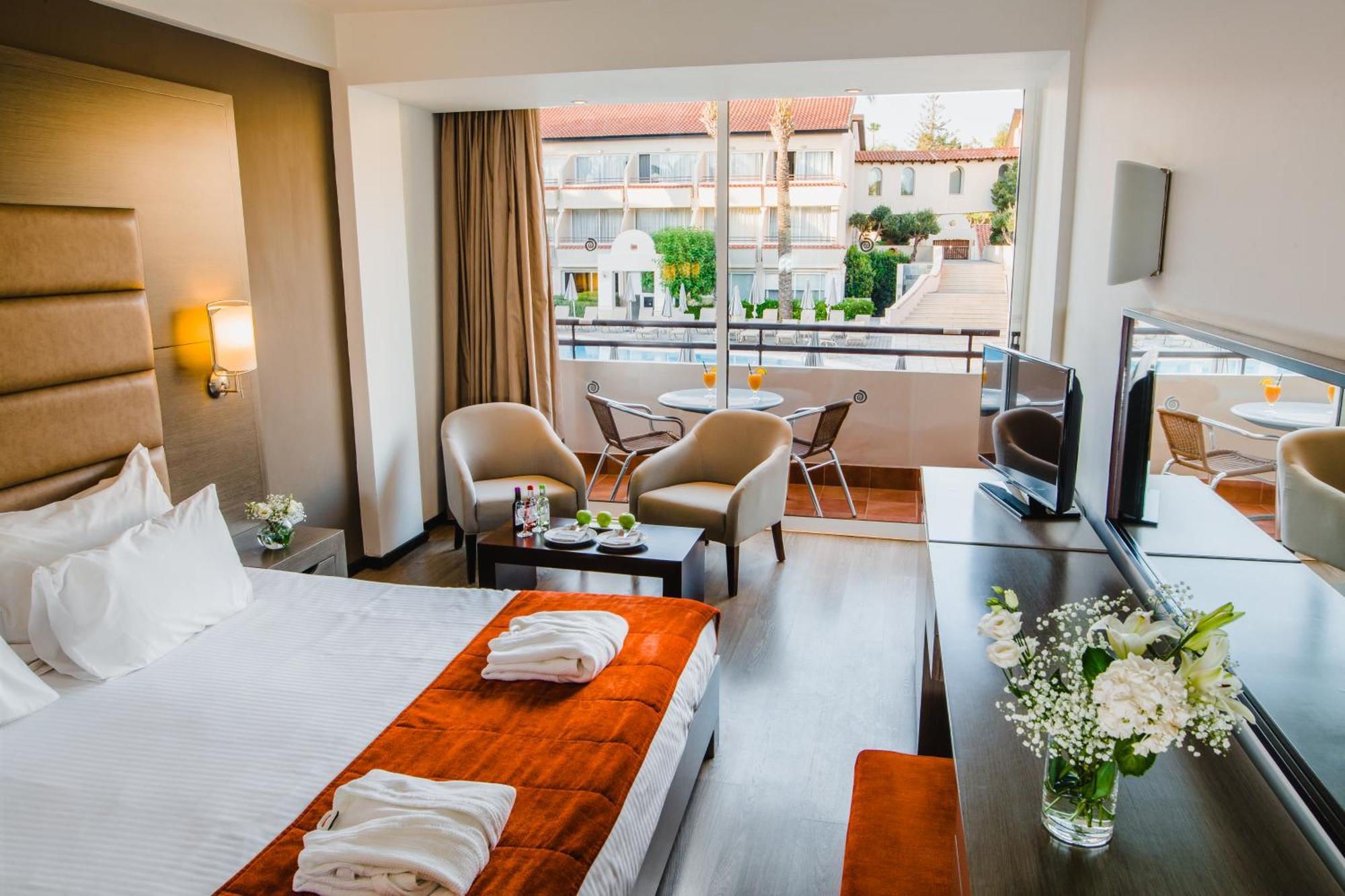 Deluxe Room with Pool View