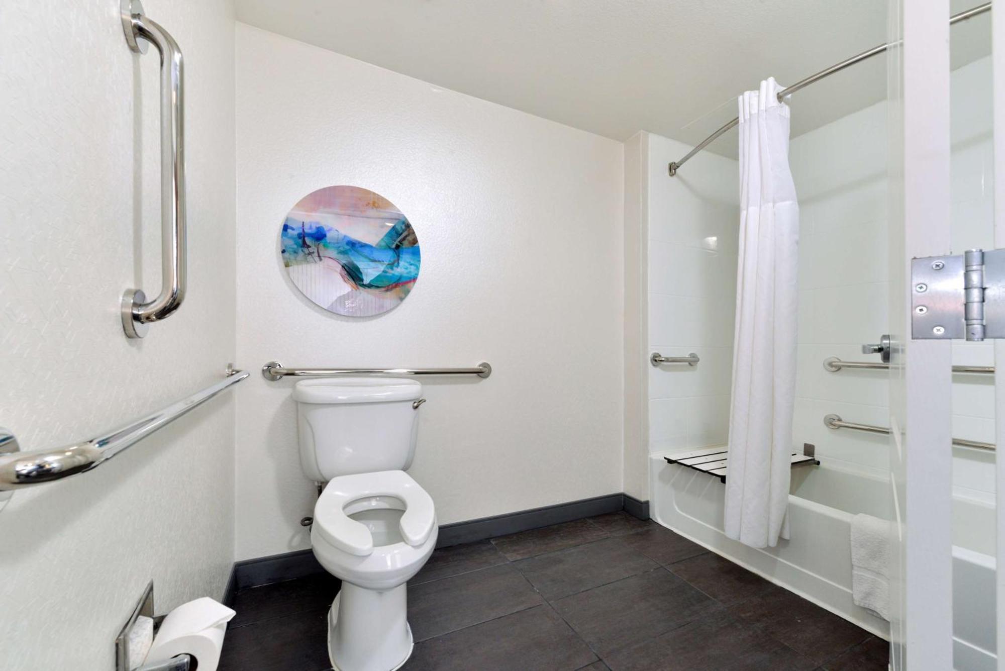 Queen Room Two Queen Beds Mobility Hearing Access or Non-Smoking