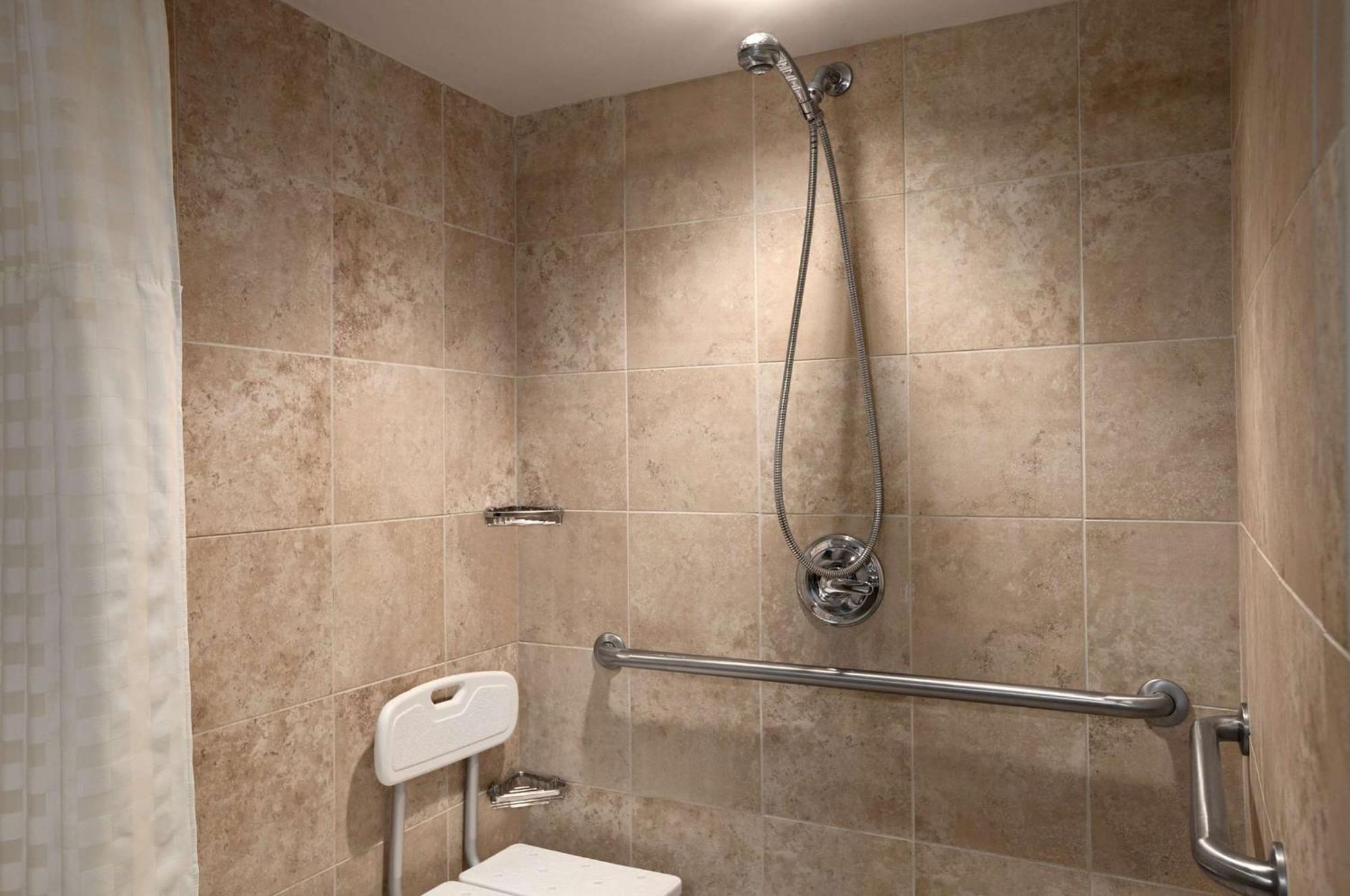 One-Bedroom King Suite with Roll-In Shower - Mobility Access/Non-Smoking