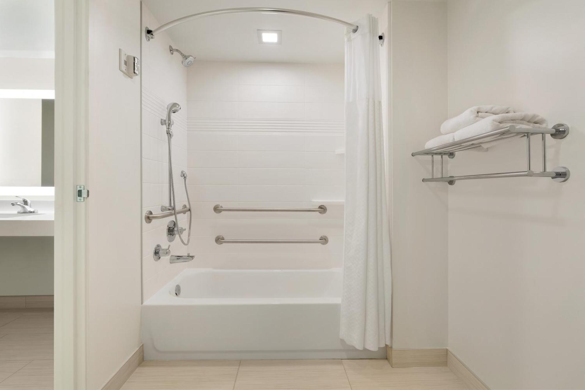 King Room with Patio - Disability Access/Non Smoking