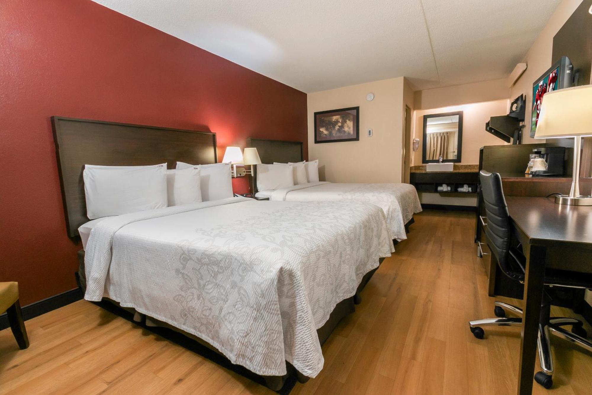 Deluxe Room Two Double Beds Smoke