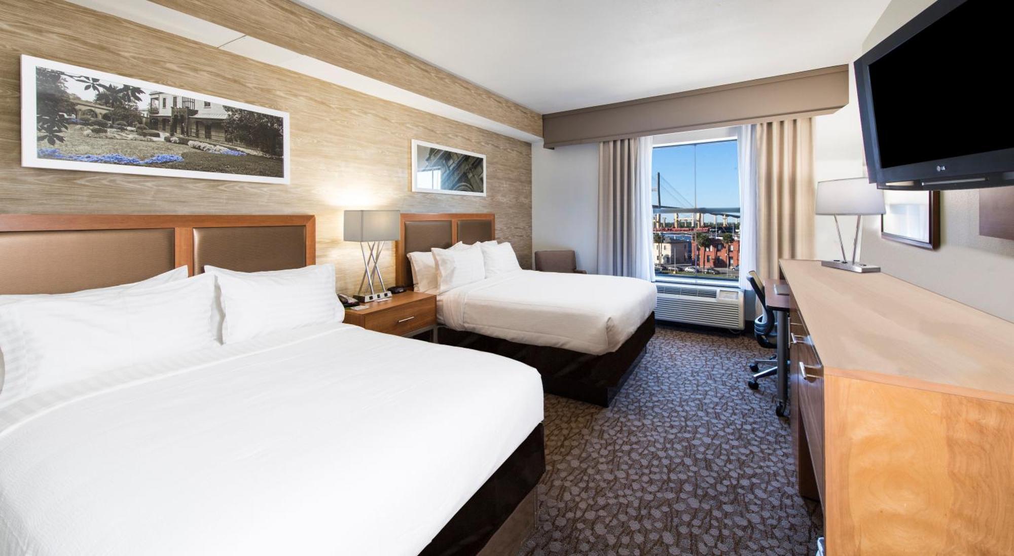 Standard Queen Room Two Queen Beds Communications Accessible