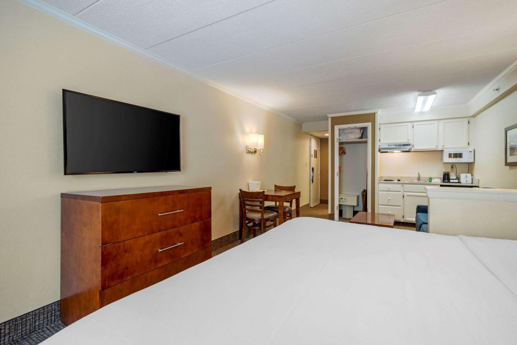 One King Bed City View