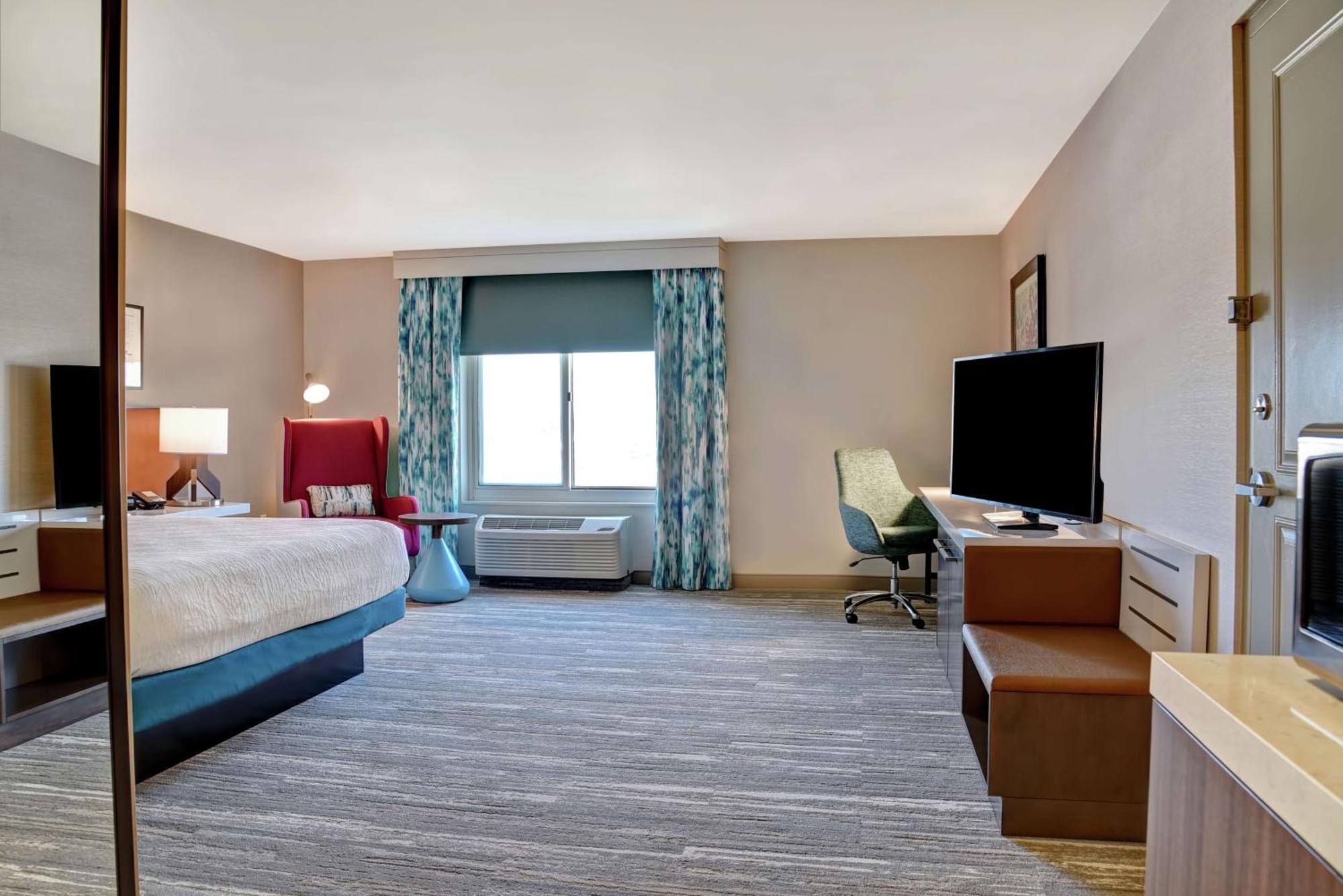 King Room Tub Mobility Hearing Access