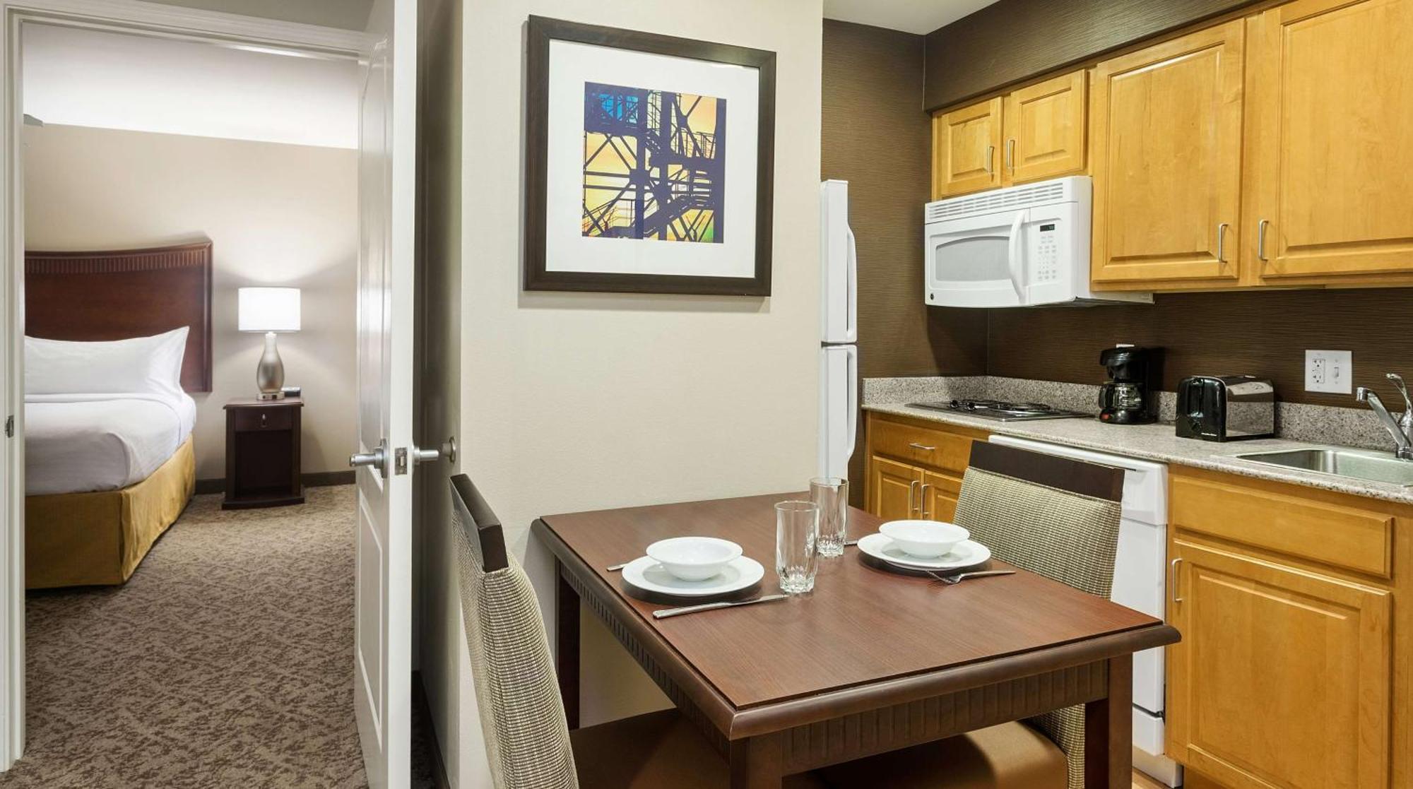 One-Bedroom King Suite - Non-Smoking