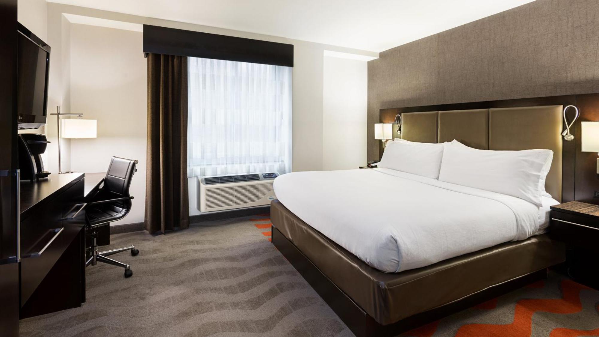 King Room Hearing Accessible or Non-Smoking
