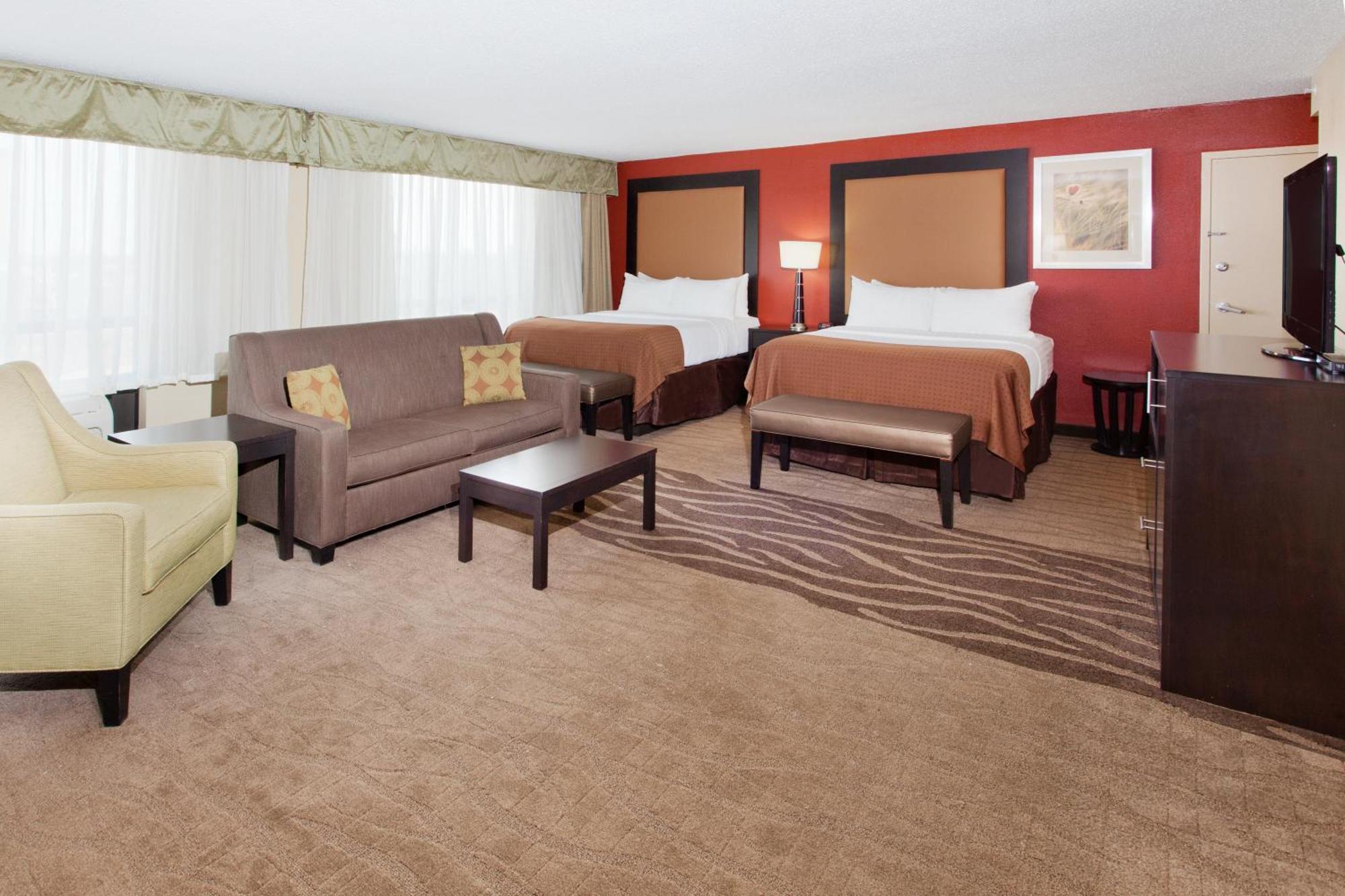 One-Bedroom Queen Suite Two Queen Beds