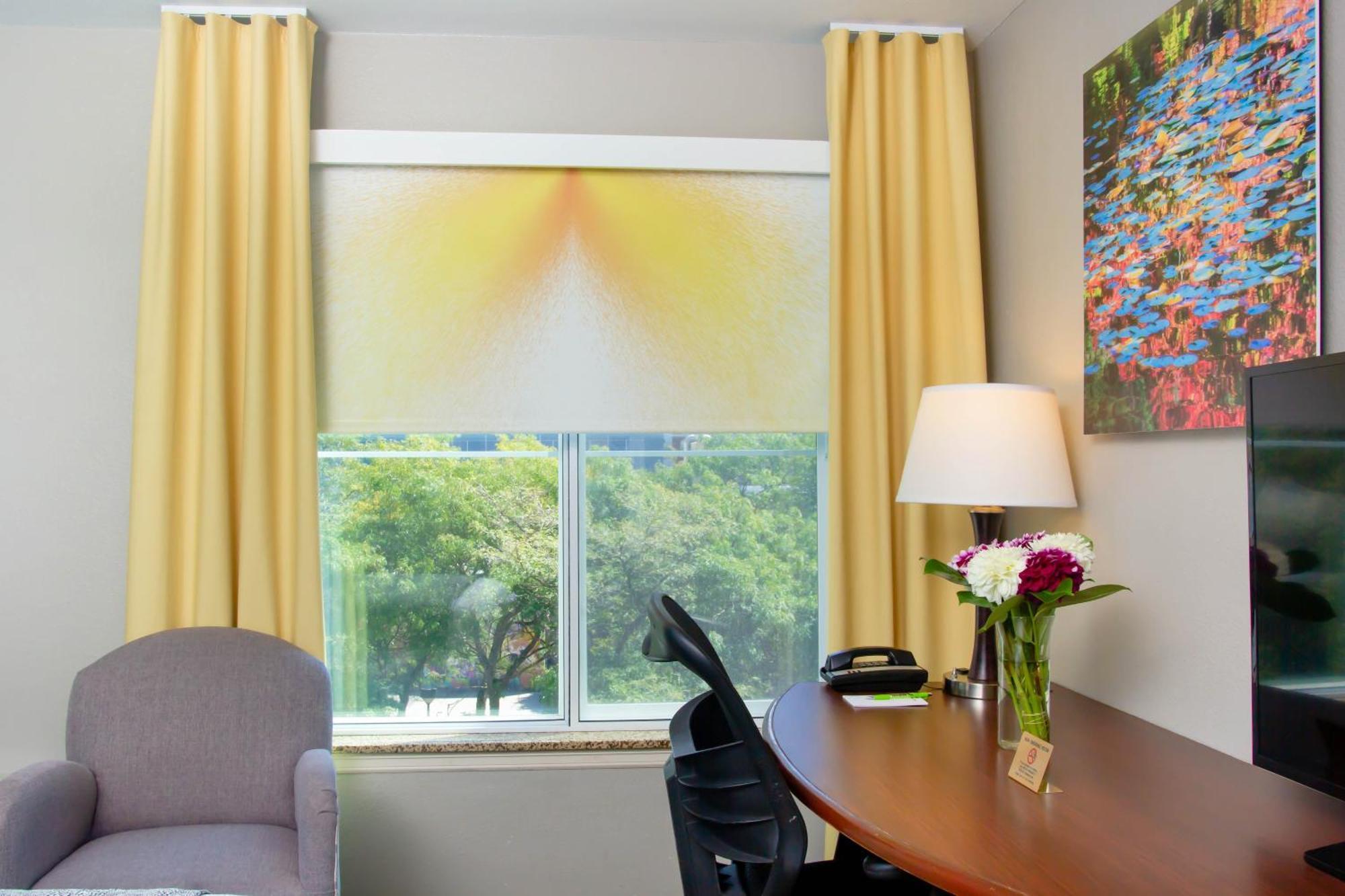Petite Queen Room
