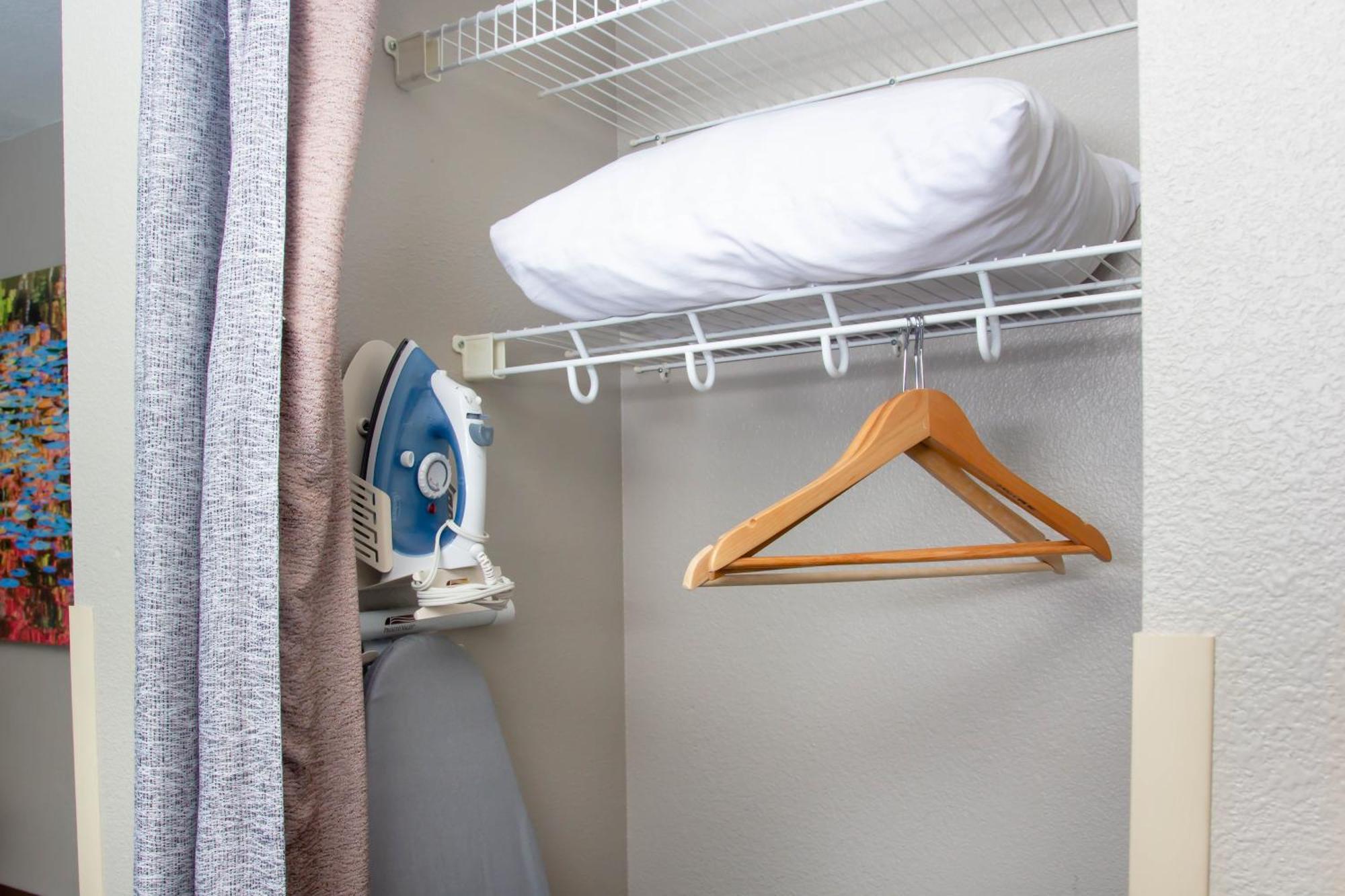 Petite Queen Room