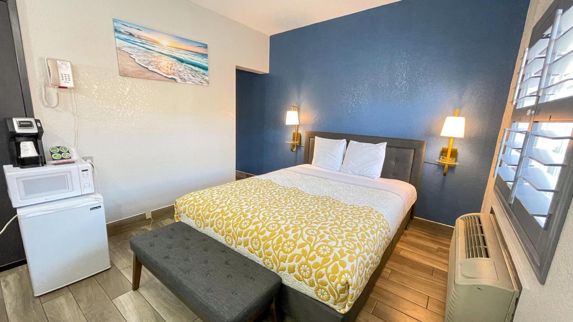 Standard Queen Room