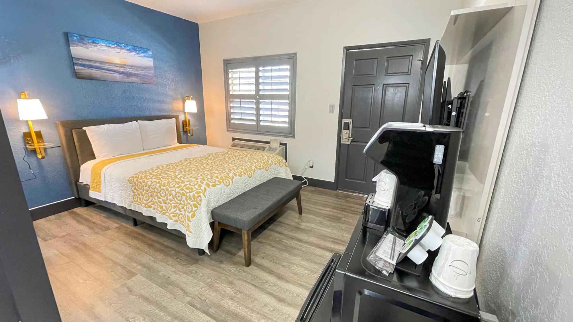 Standard Queen Room