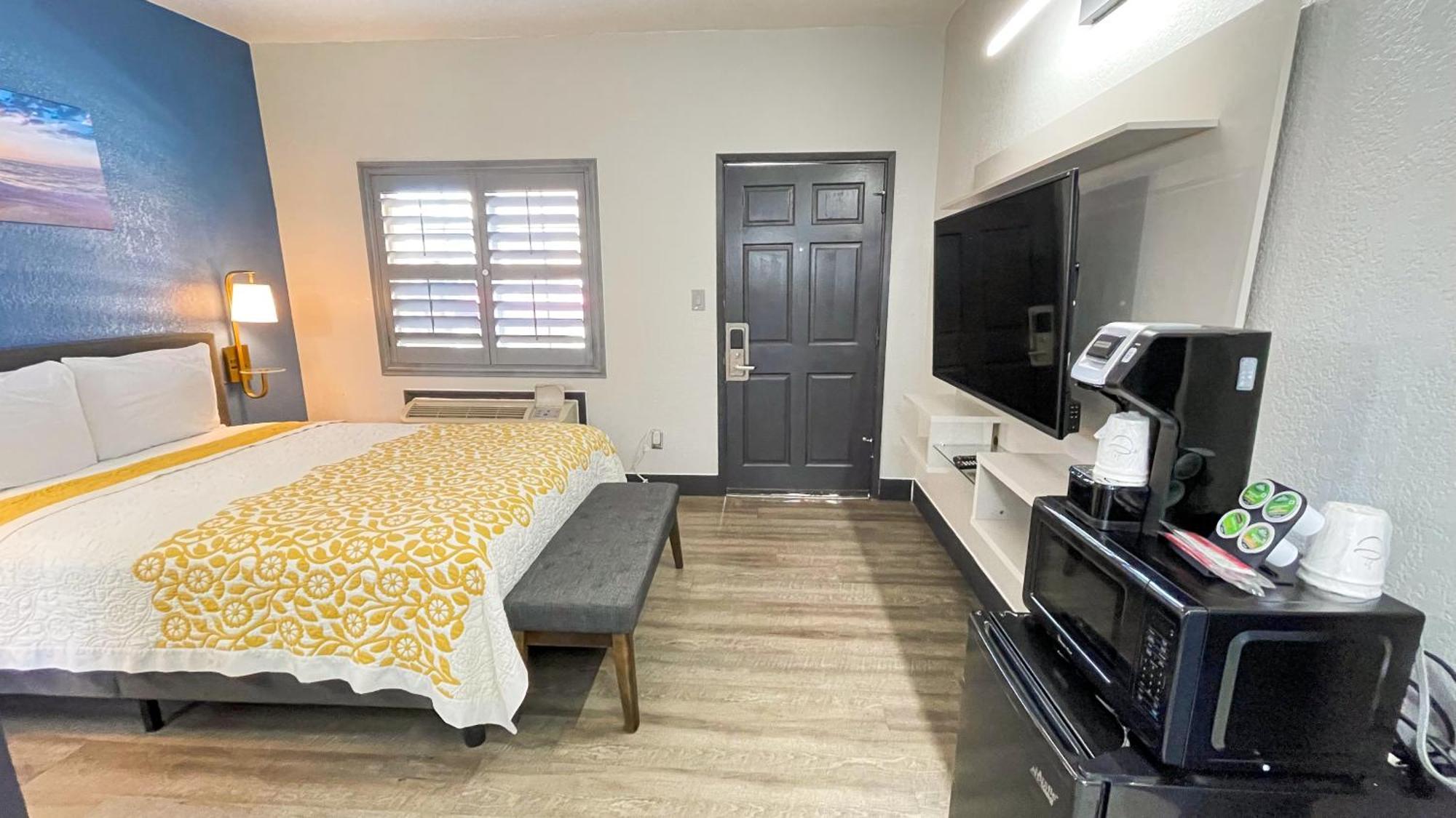 Standard Queen Room