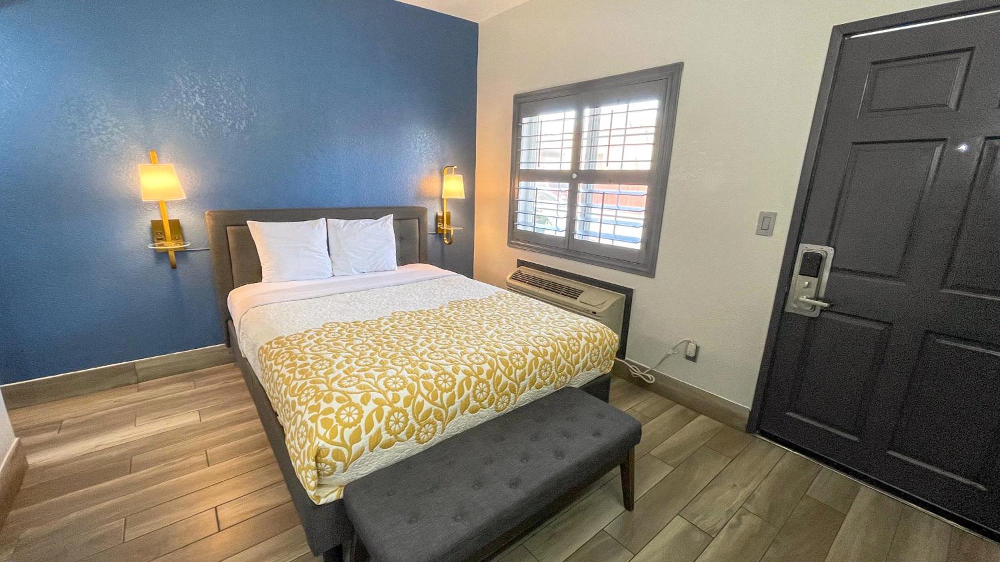 Standard Queen Room