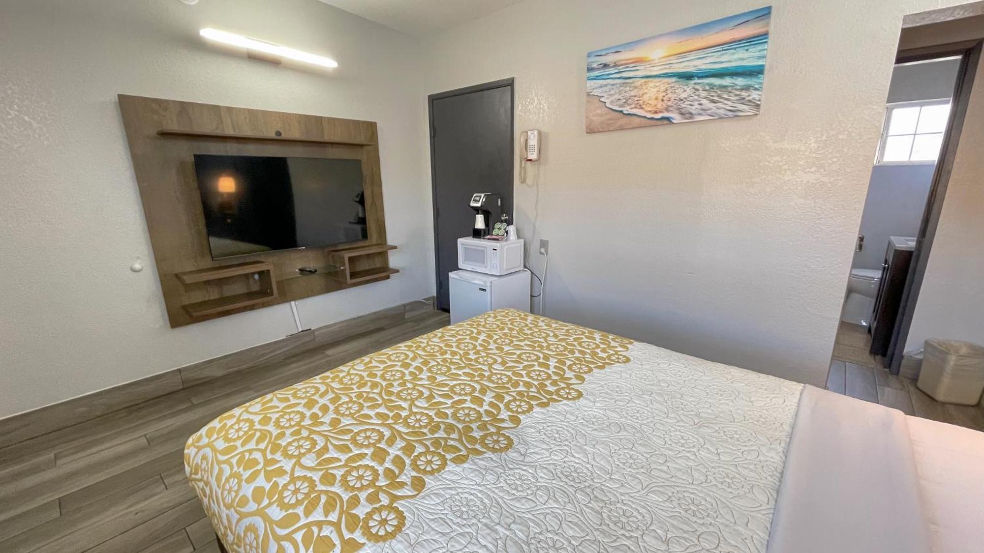 Standard Queen Room