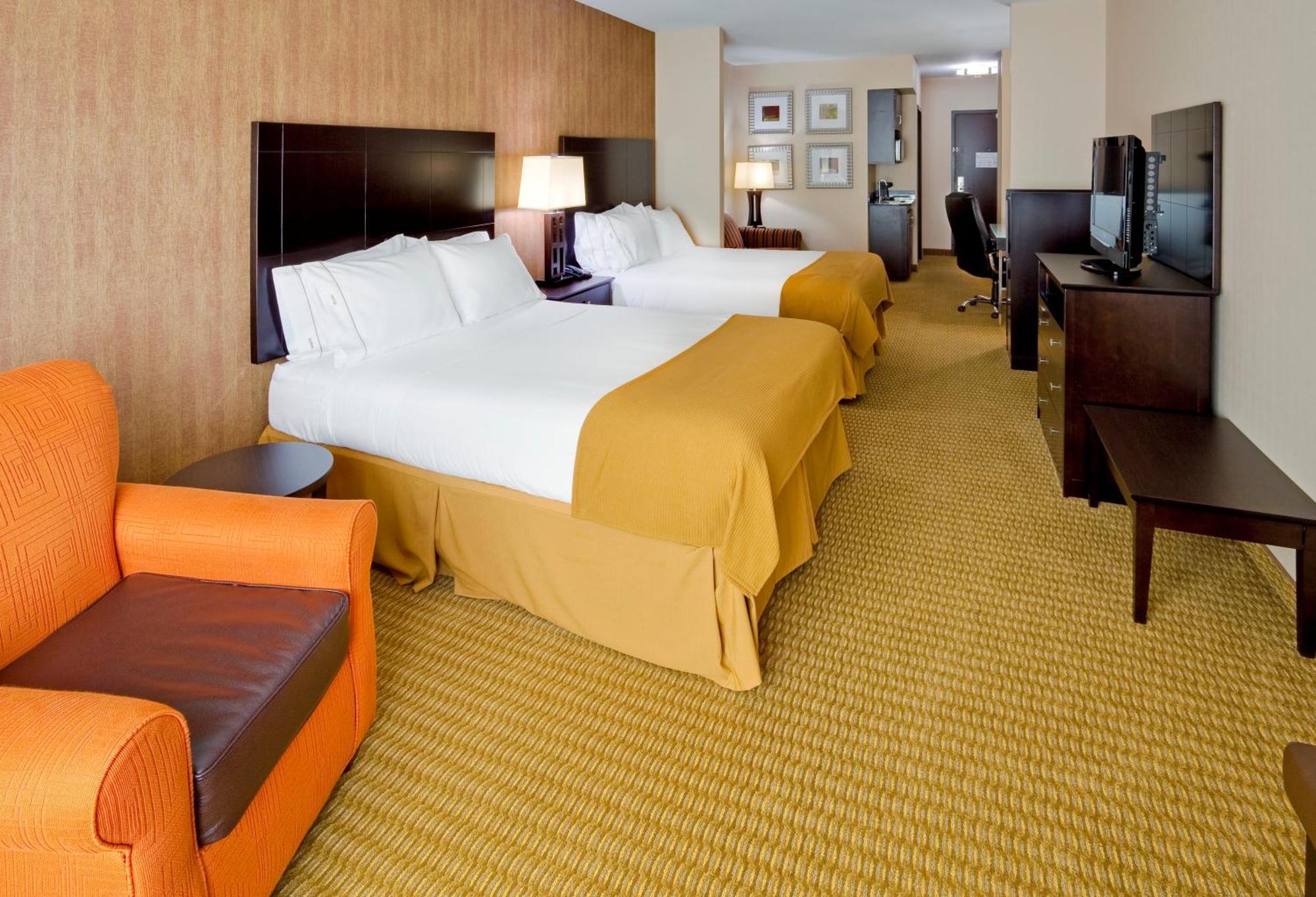 Queen Suite Two Queen Beds