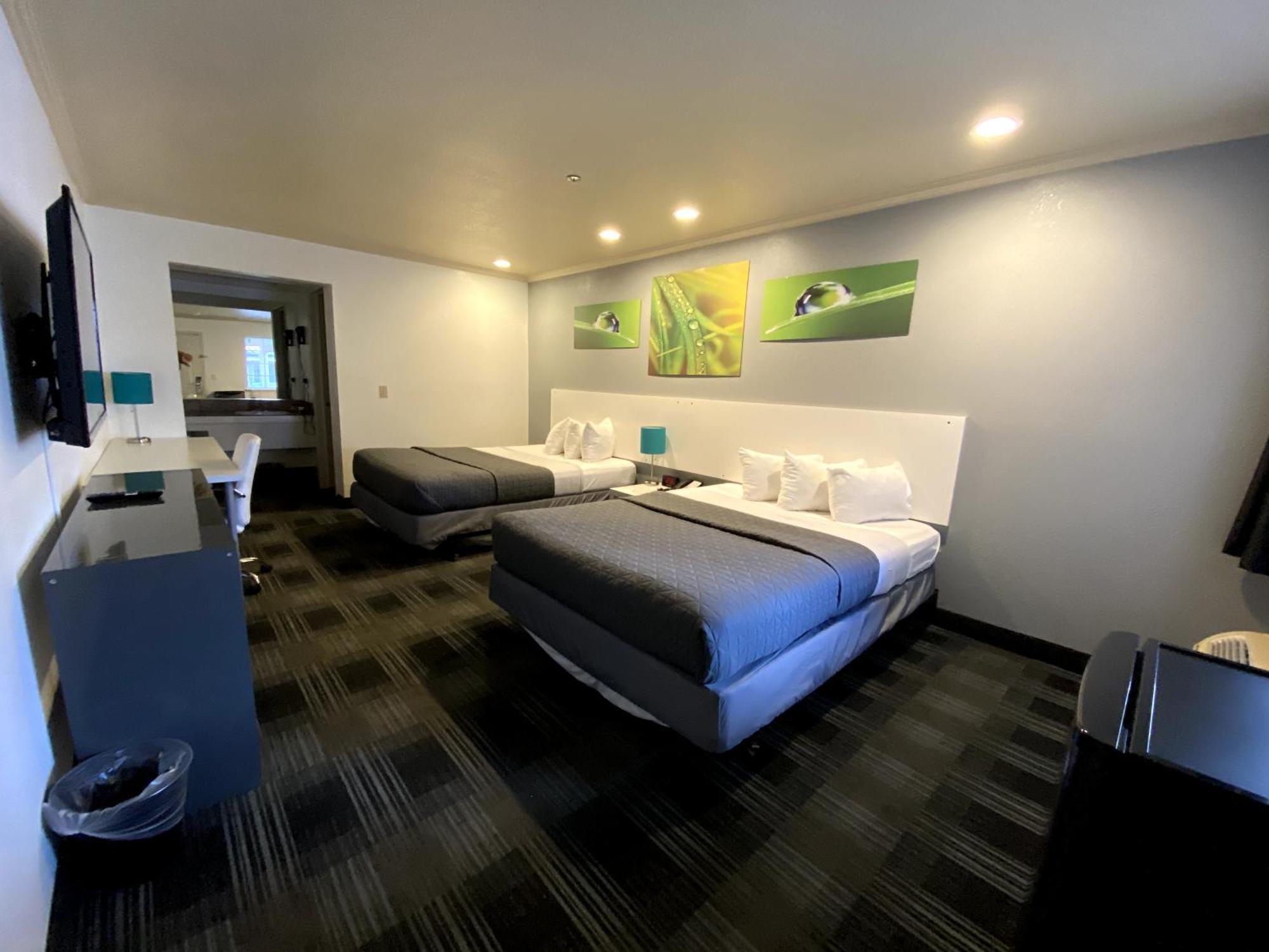 Queen Room Two Queen Beds Non-Smoking
