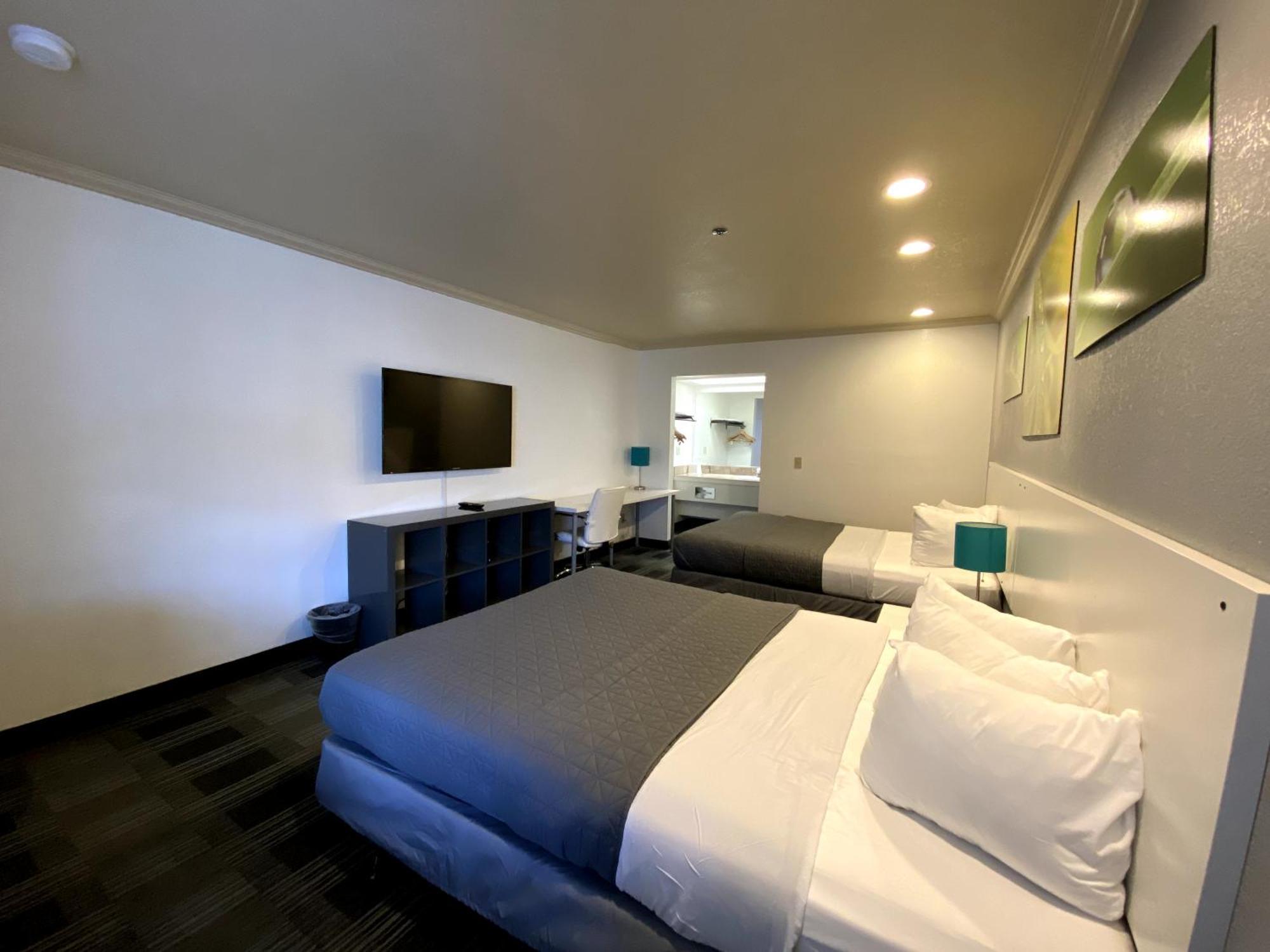 Queen Room Two Queen Beds Non-Smoking