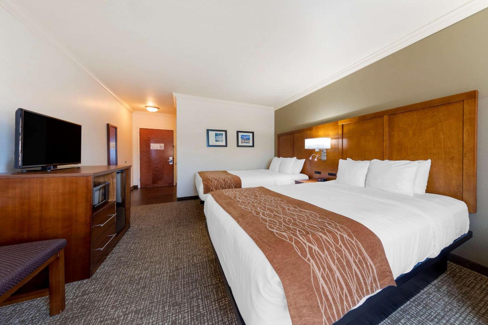 Queen Room Two Queen Beds Non-Smoking