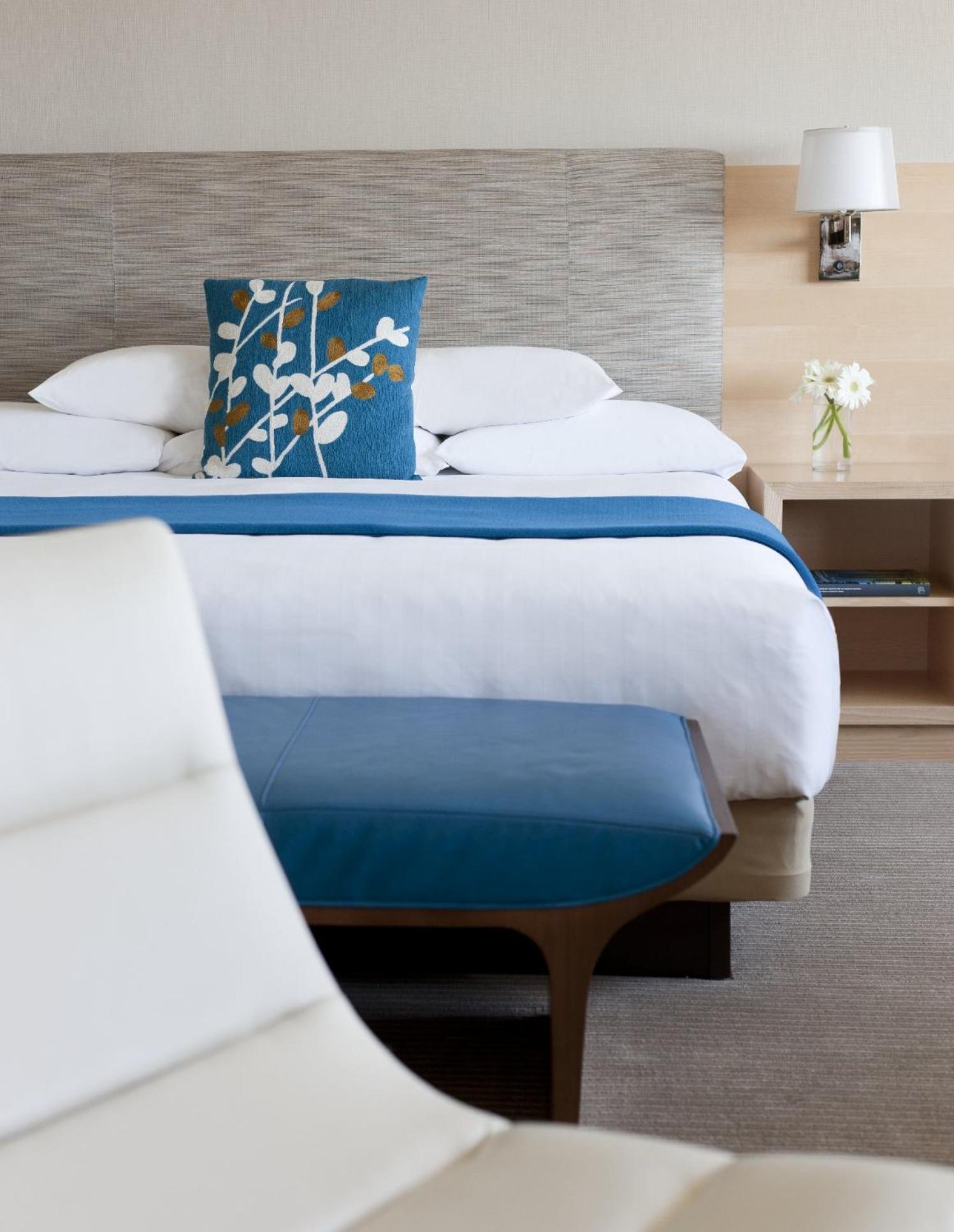 King Room with Harbour View - High Floor