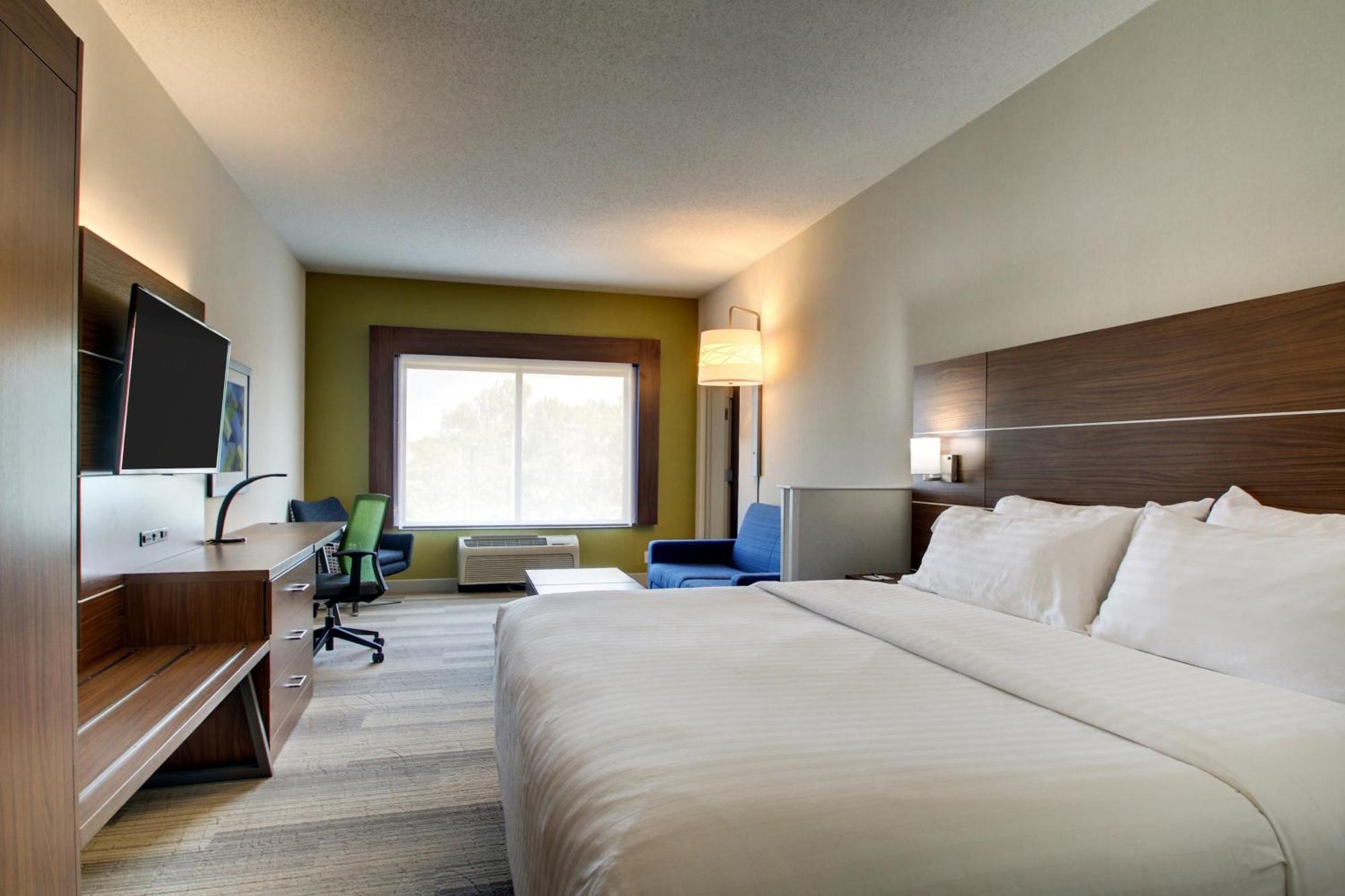 One-Bedroom Suite Jetted Tub