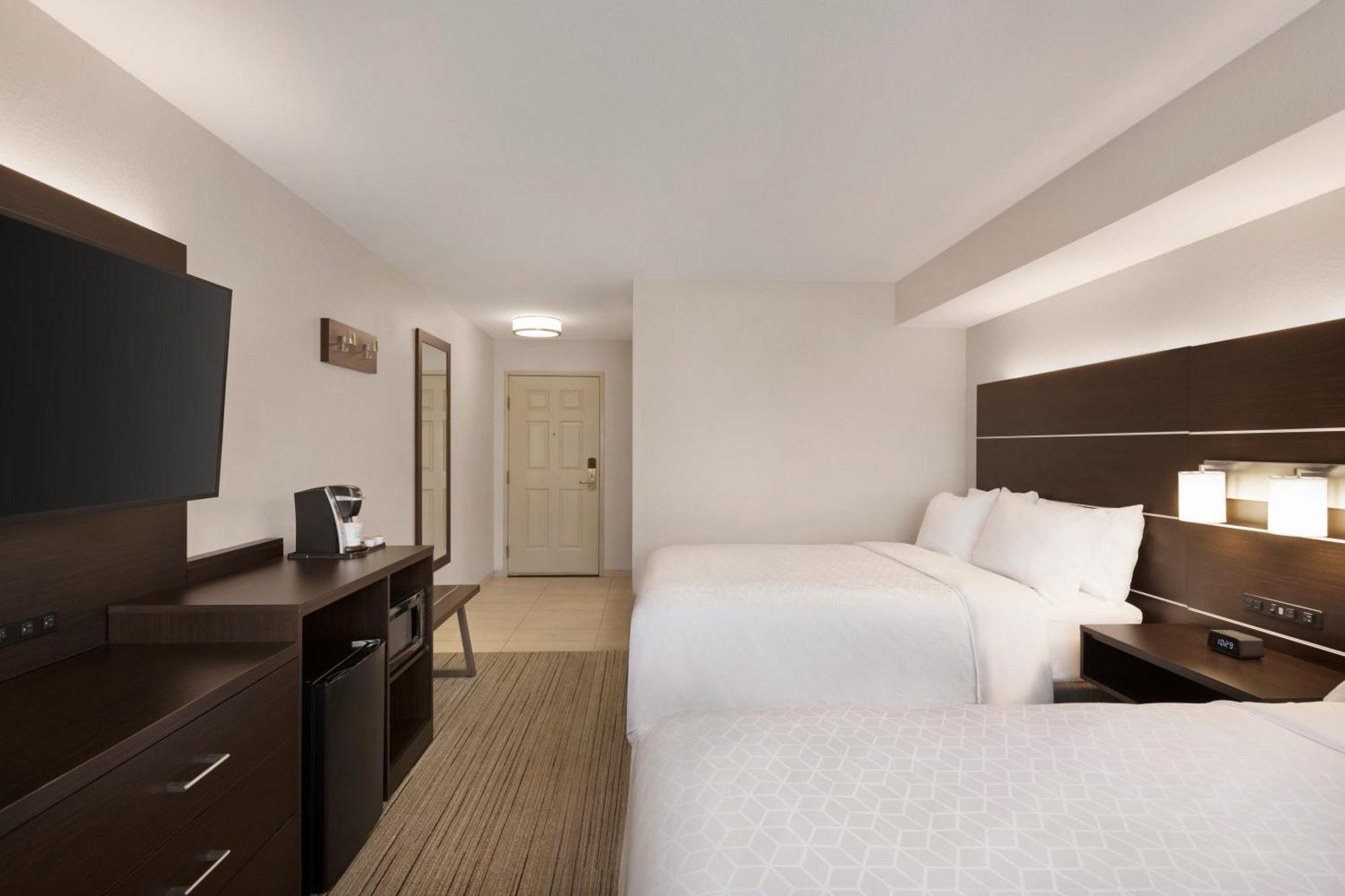 Standard Queen Room Two Queen Beds