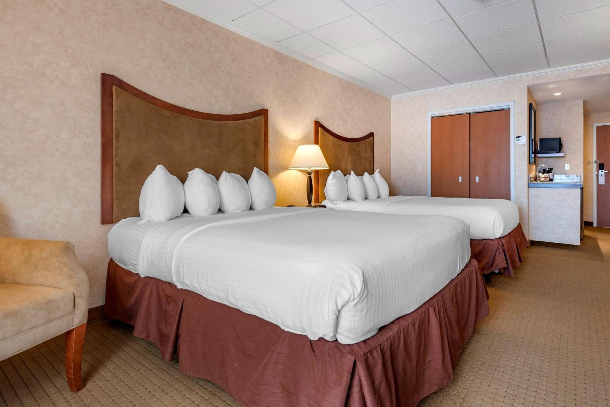 Queen Room Two Queen Beds Non-Smoking