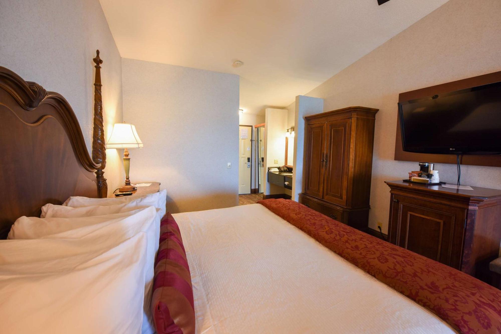 King Room Courtyard View