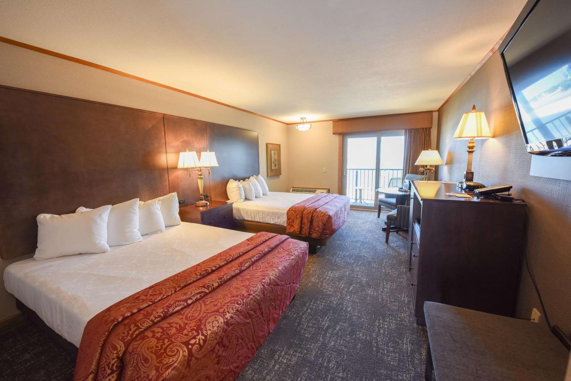 Queen Room Two Queen Beds Courtyard View