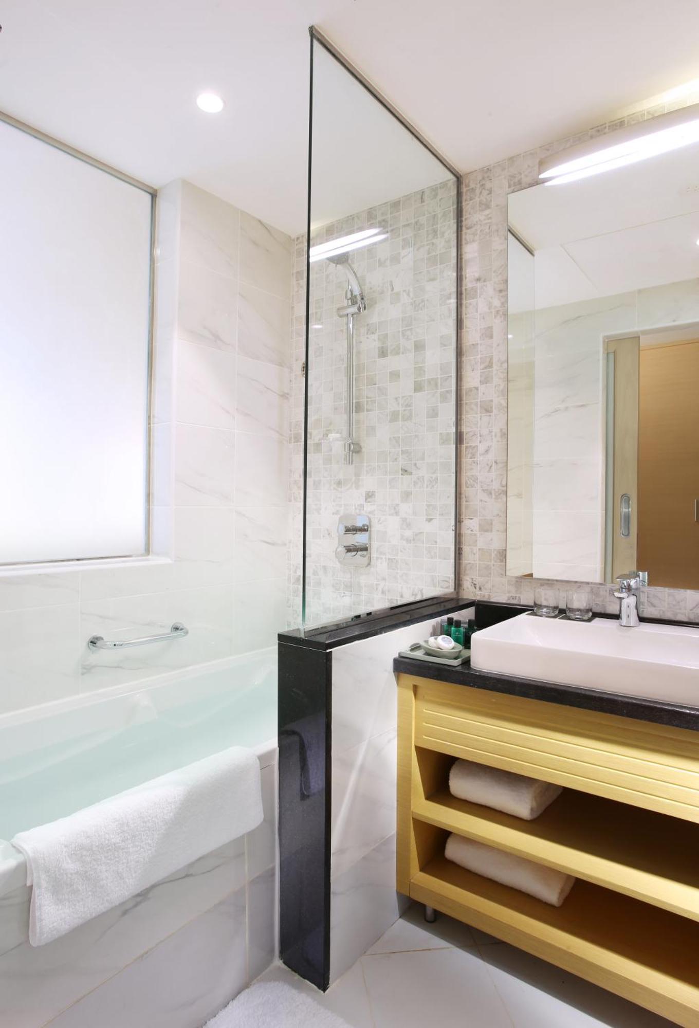 Deluxe Room Complimentary Shuttle Bus to Beach & Mall of the Emirates