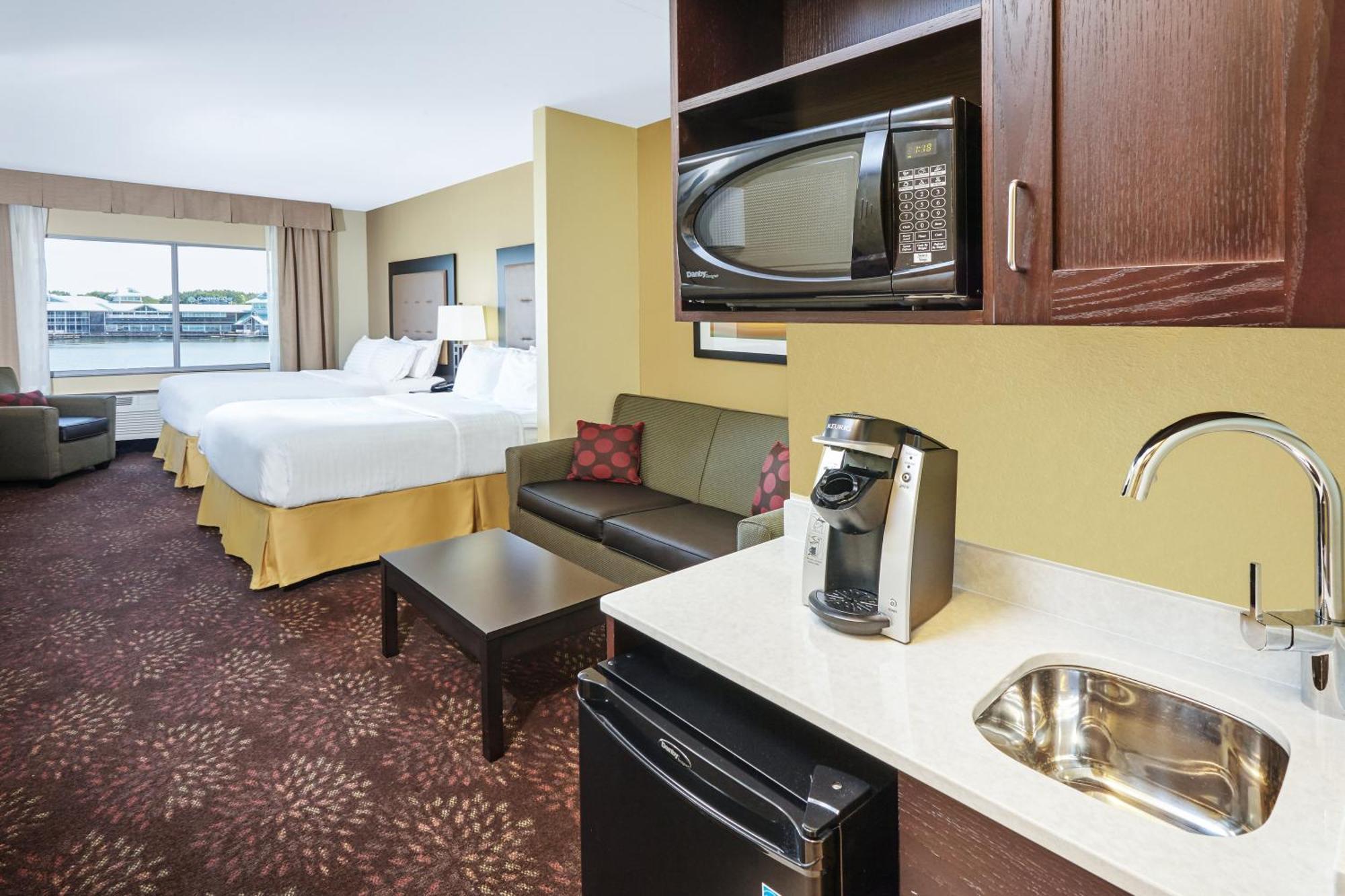 Suite with Two Beds - Non-Smoking