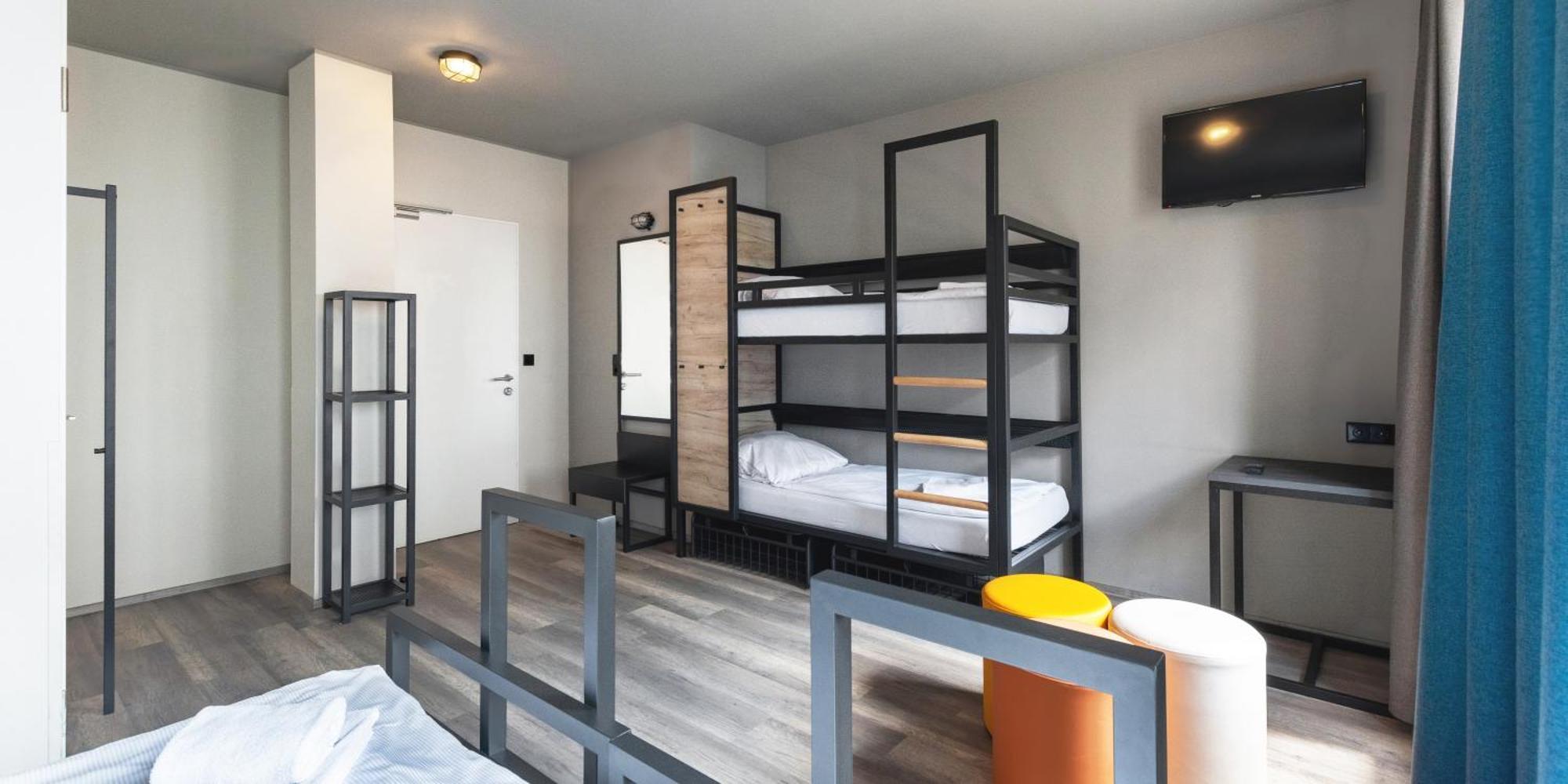 Bed 6-Bed Dormitory Room