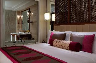 Luxury King Room City View