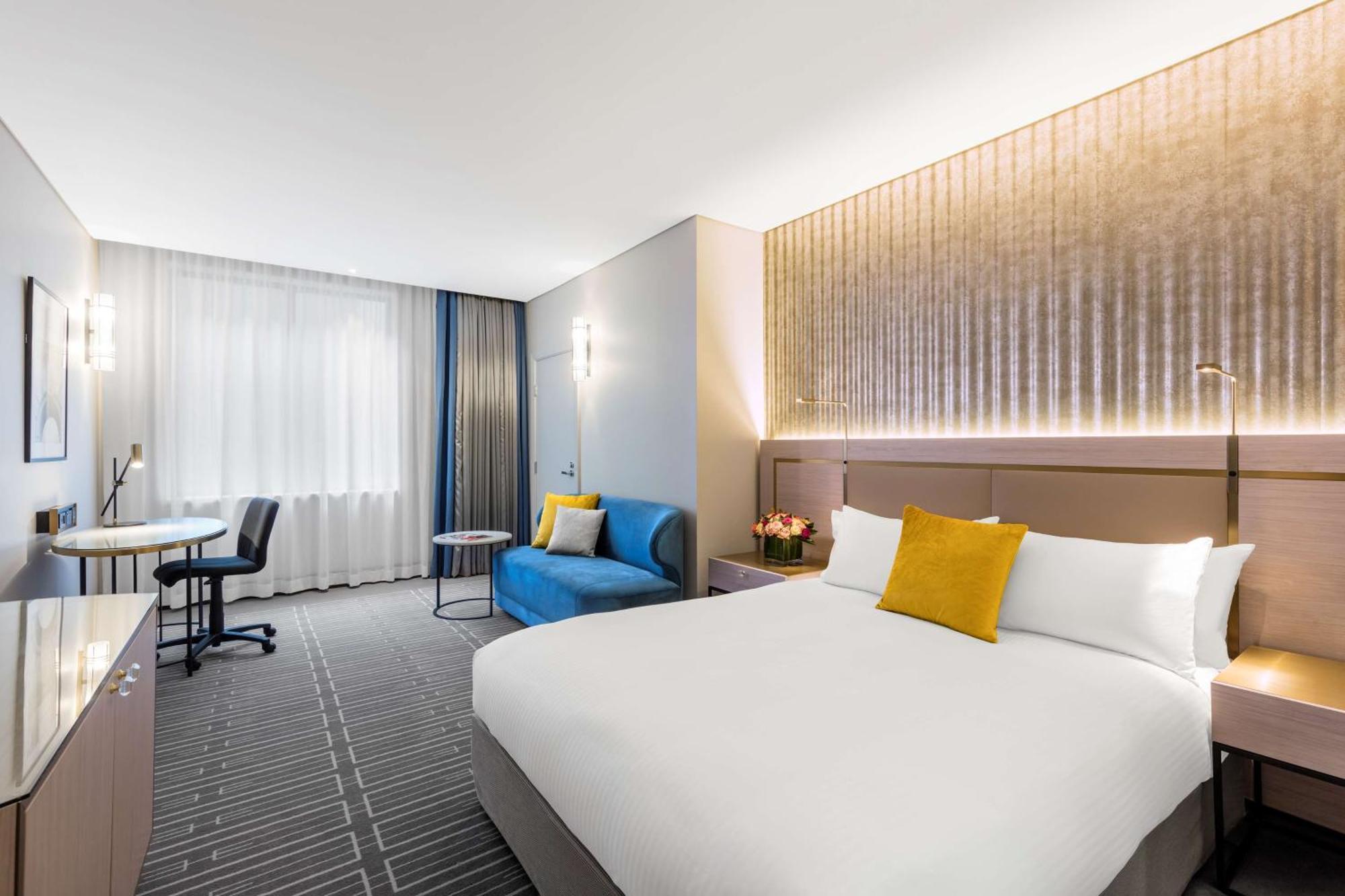Premier Queen Room Atrium View