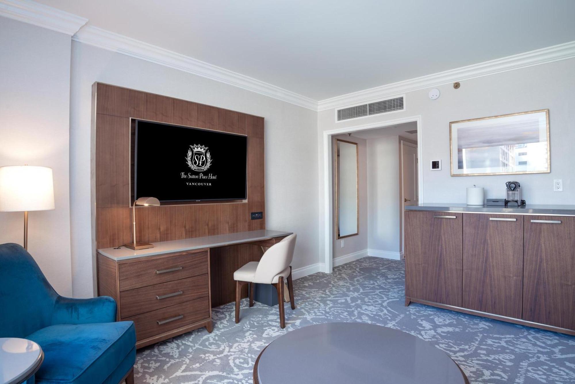 Executive Suite 1 King Bed Wet Bar