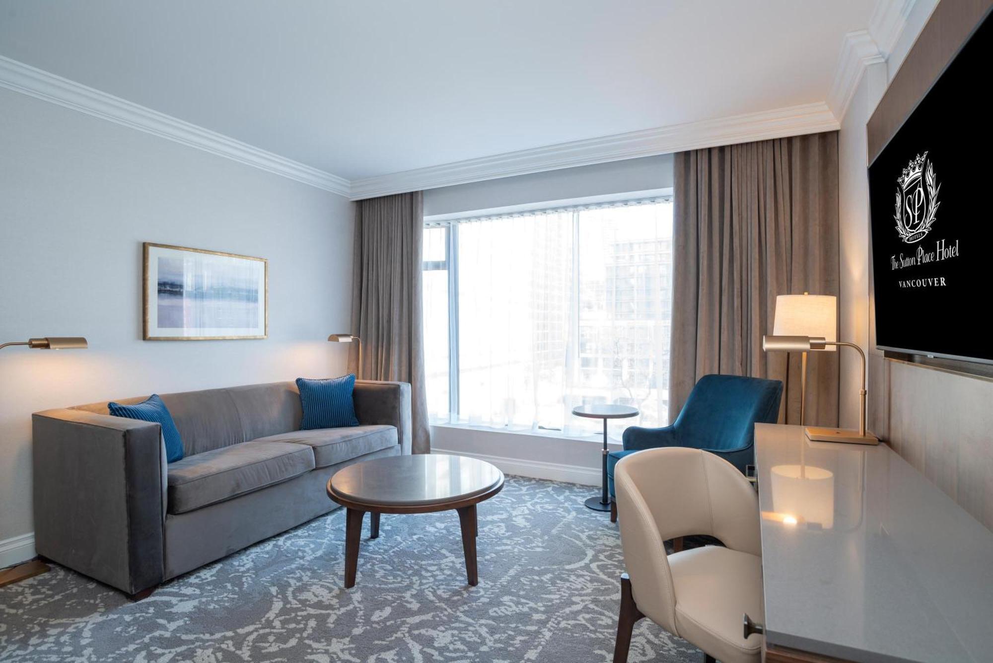Executive Suite 1 King Bed Wet Bar