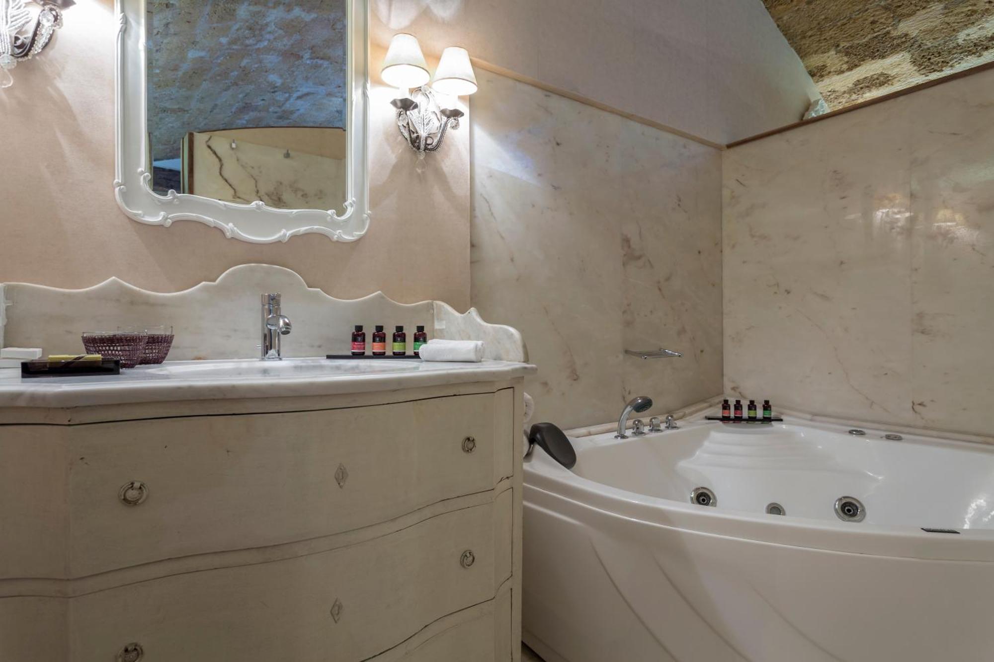 Deluxe Family Suite