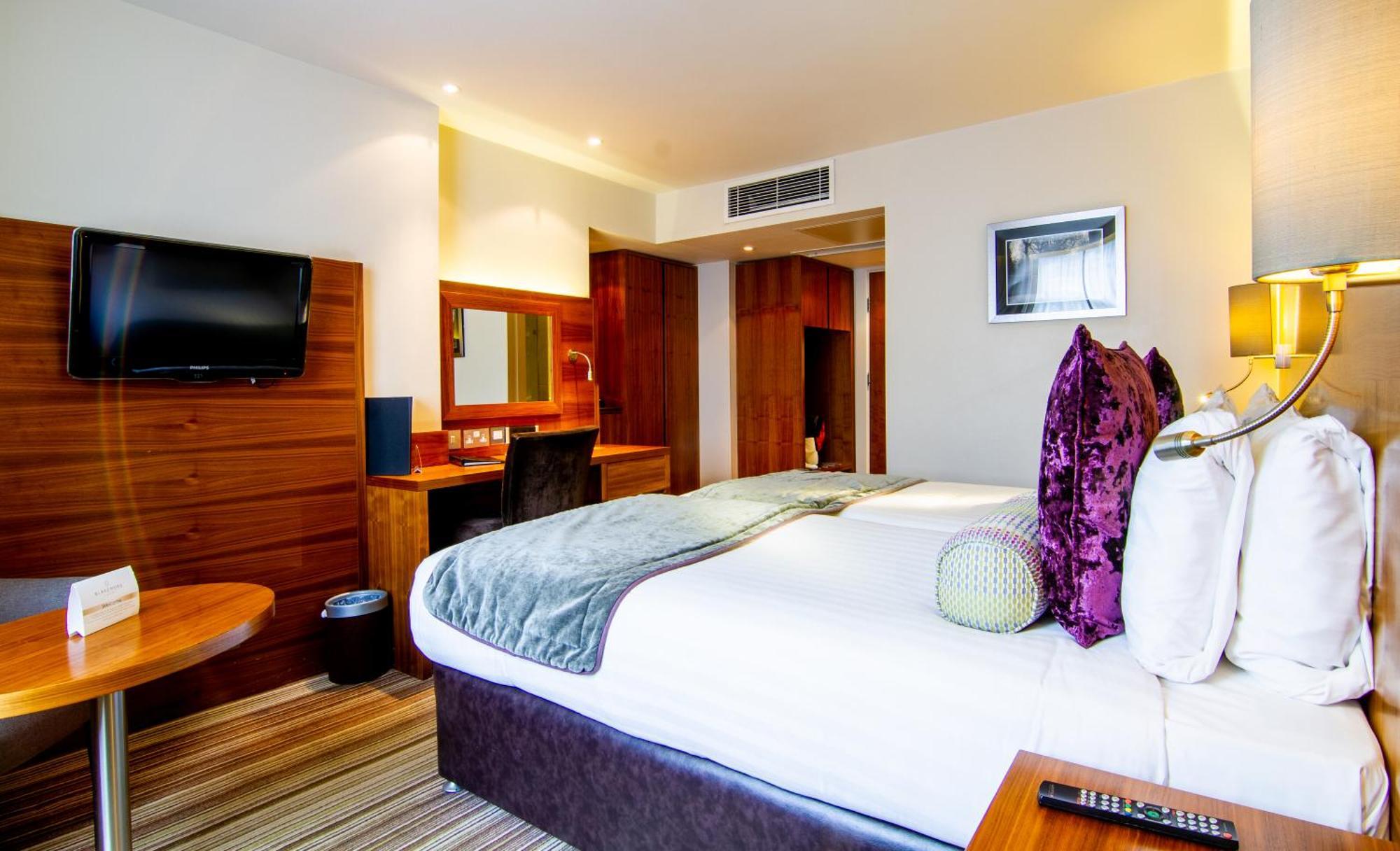 Club Twin Room