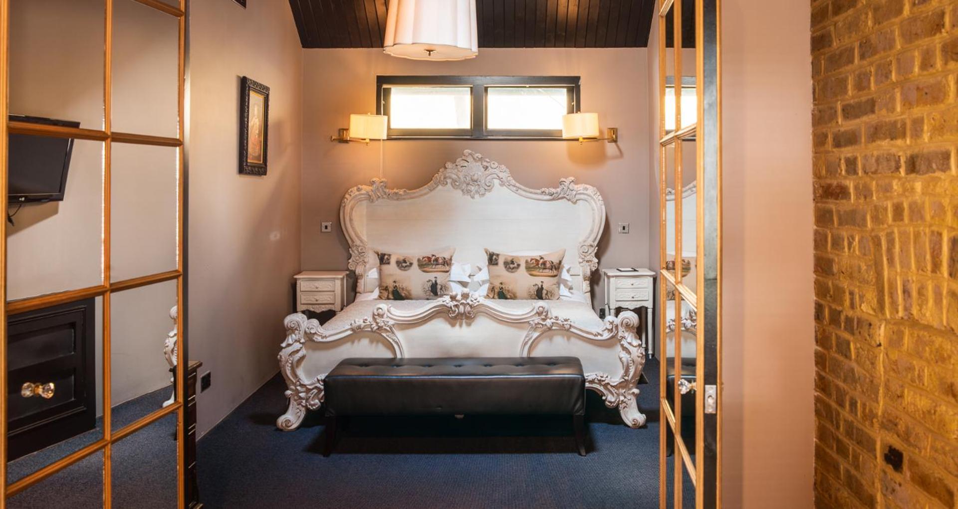 Cadogan Suite at 11 Cadogan Gardens