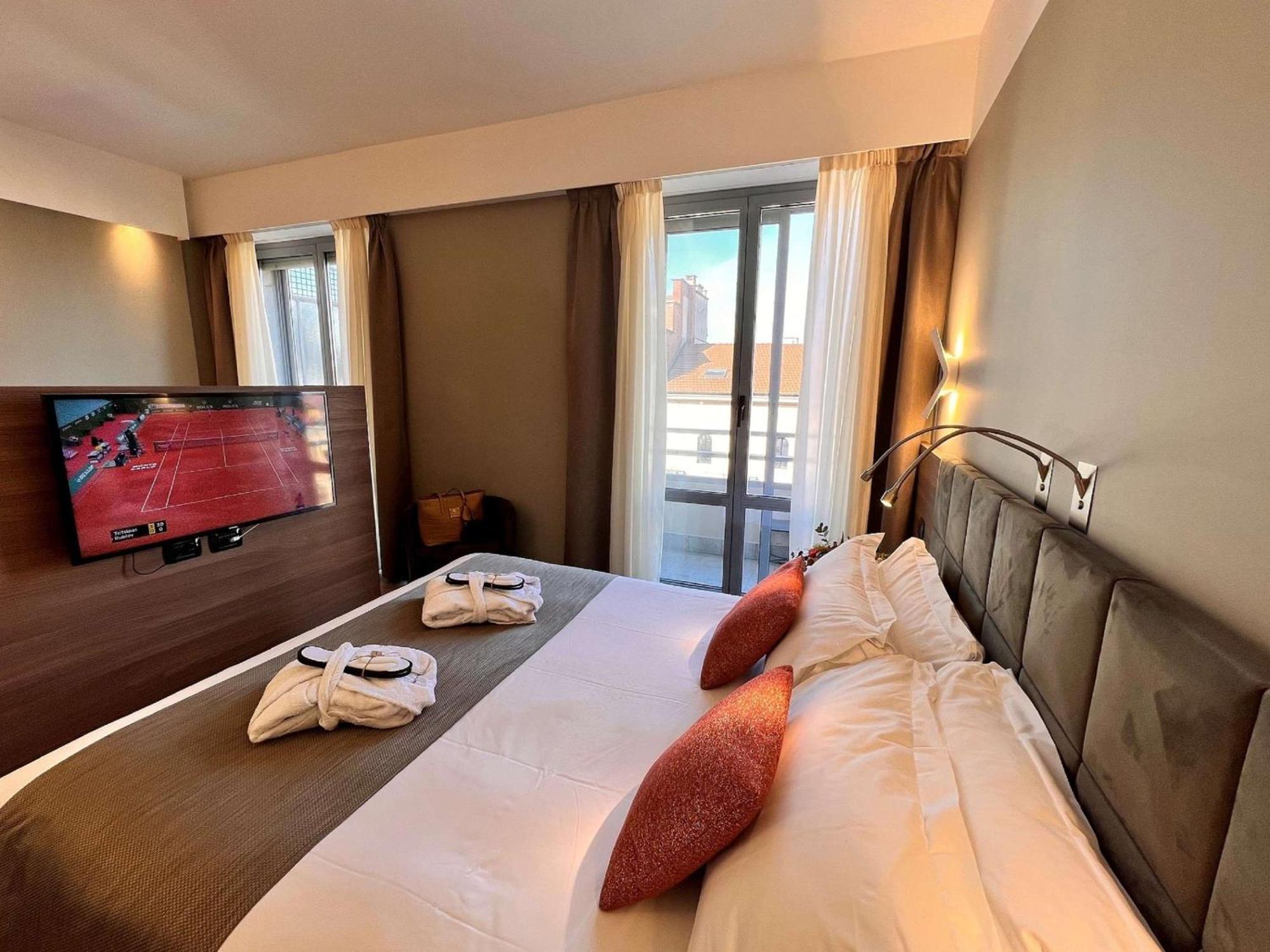 Comfort Queen Room