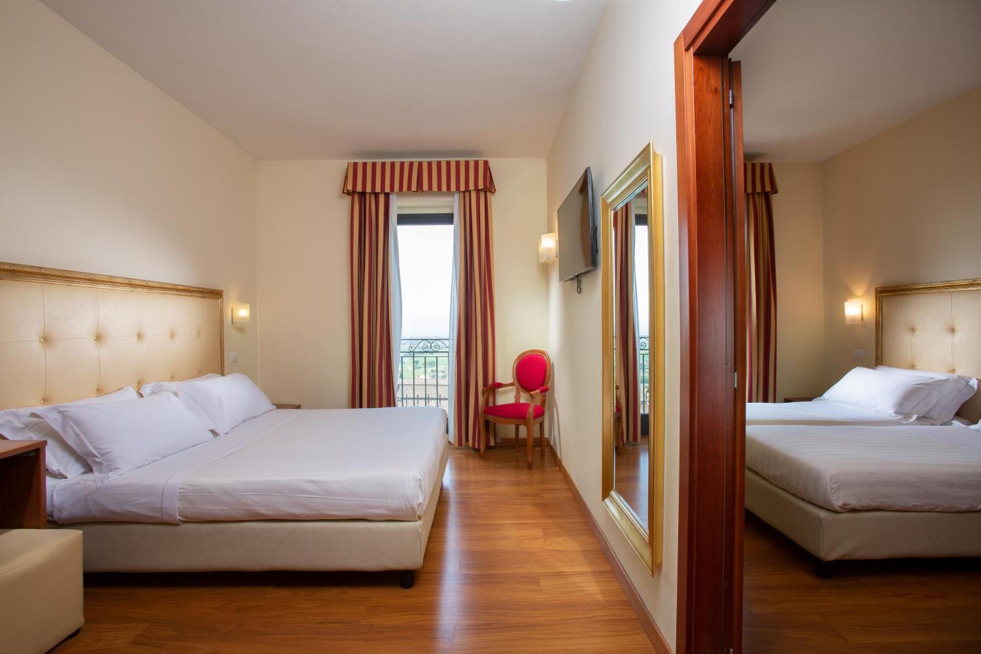 Standard Quadruple Room Valley View