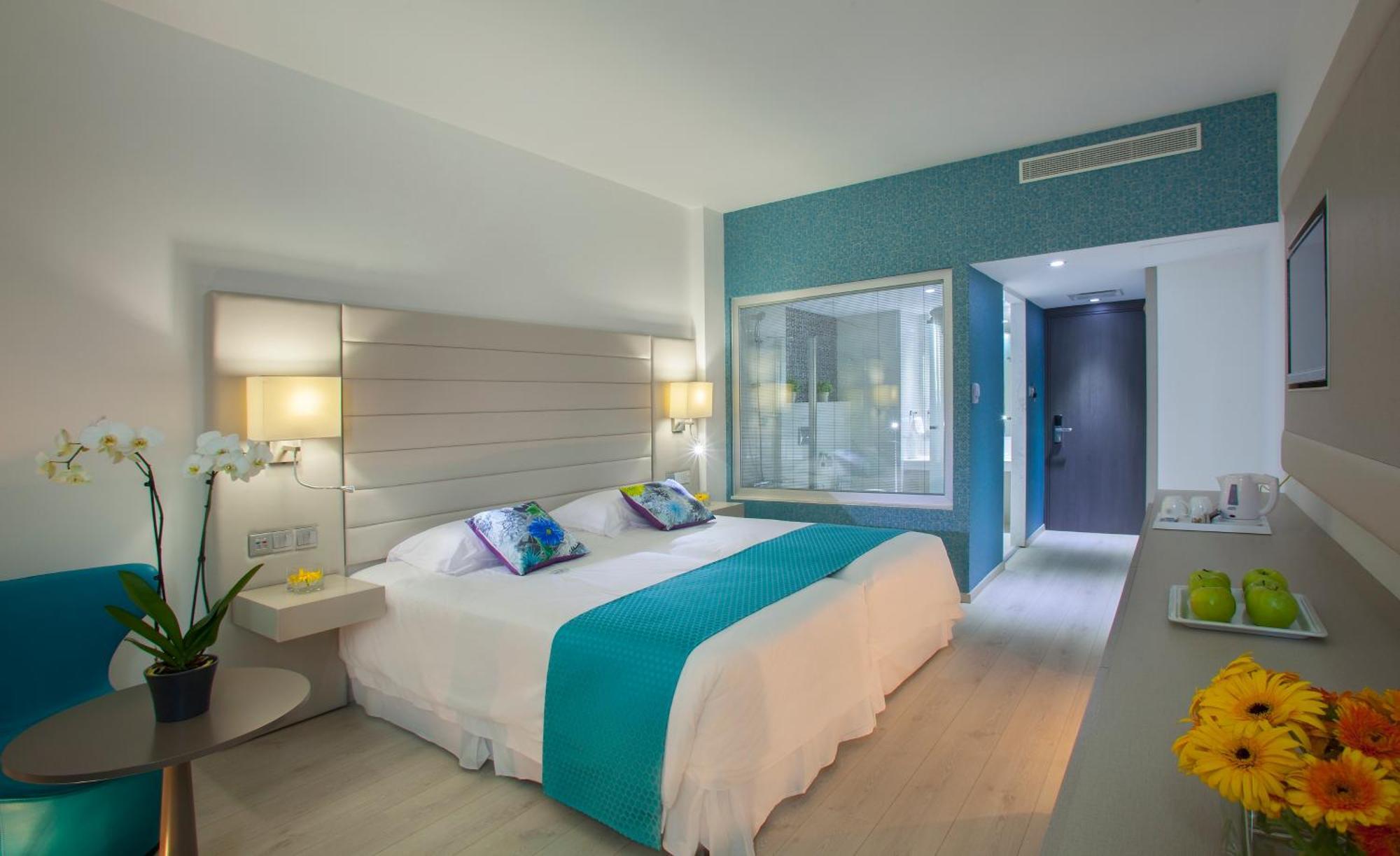 Superior Room Land View