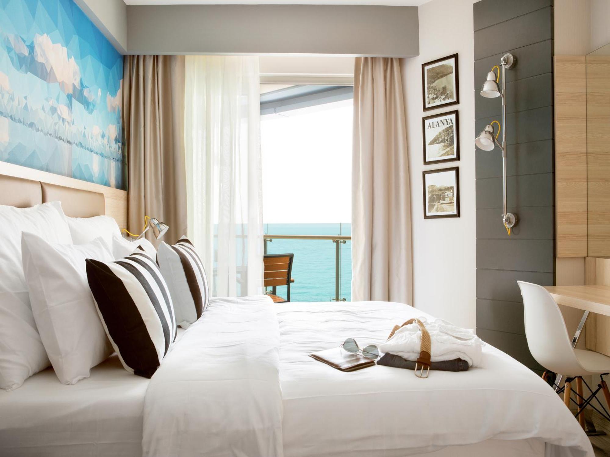 Double or Twin Room with Partial Sea View,1438033162:JPEG
