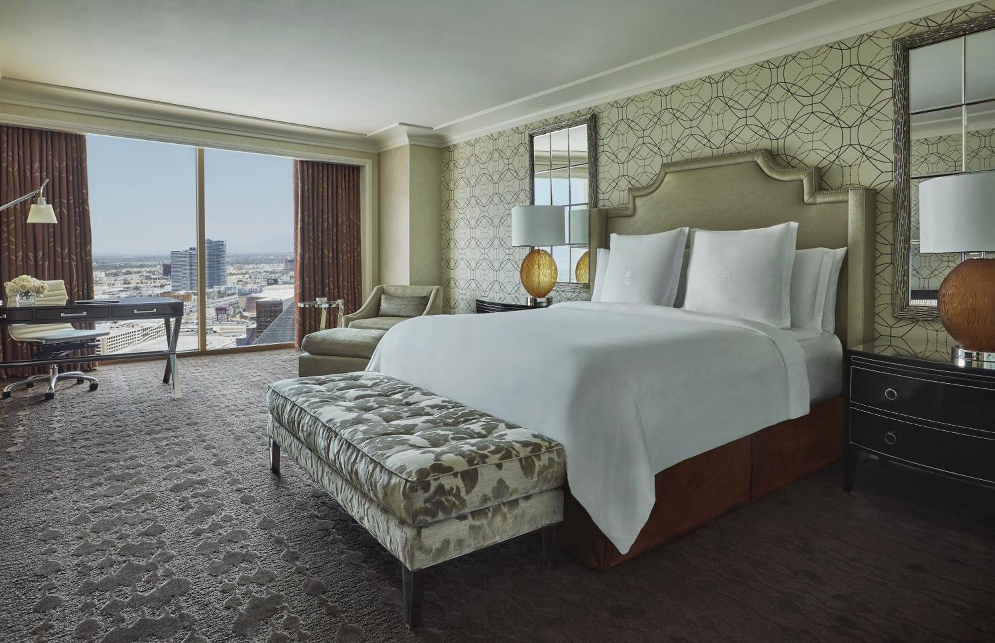 Deluxe King Room Mountain View