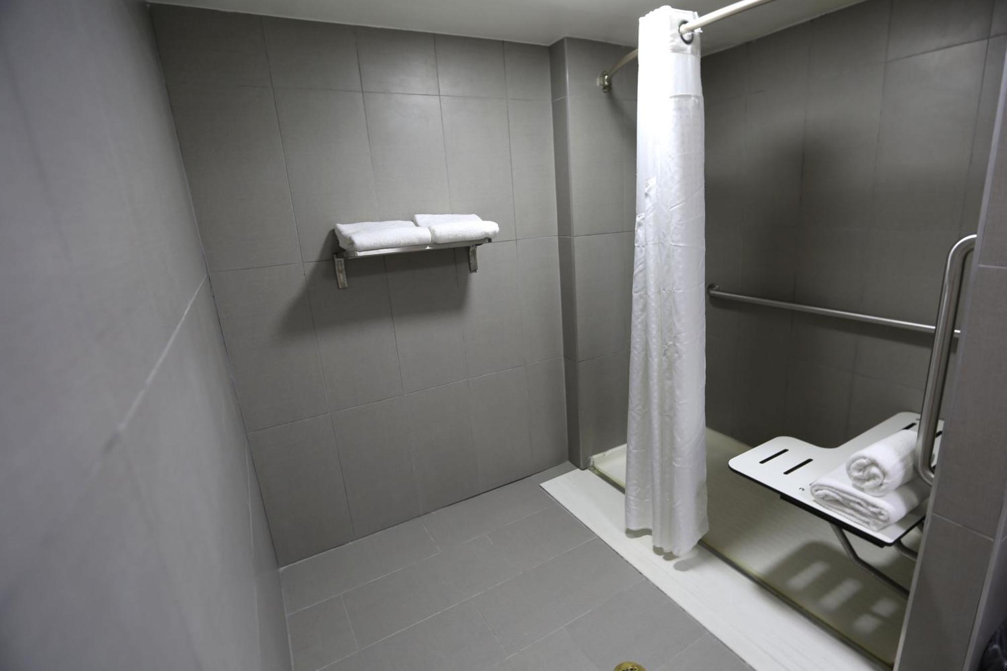 Double Room Mobility Access Roll Shower
