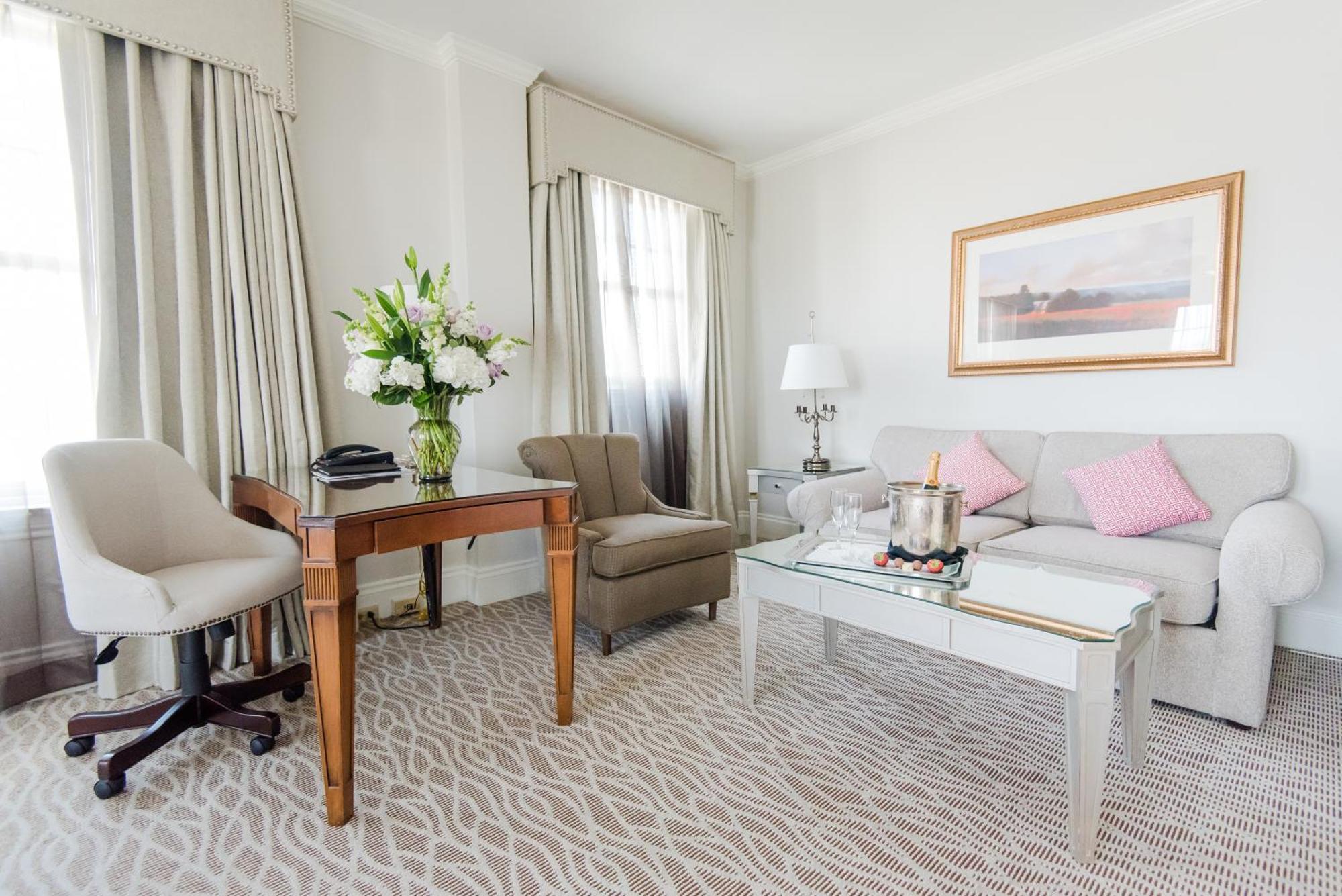 Corner King Room