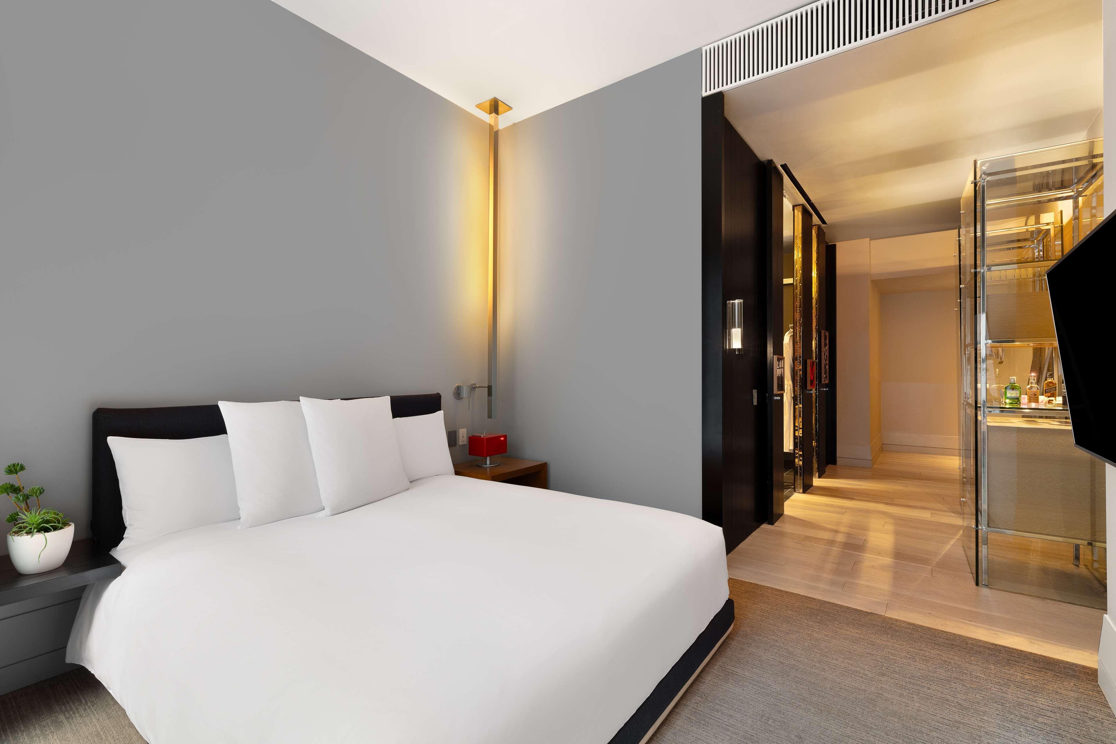 Deluxe King Room City View