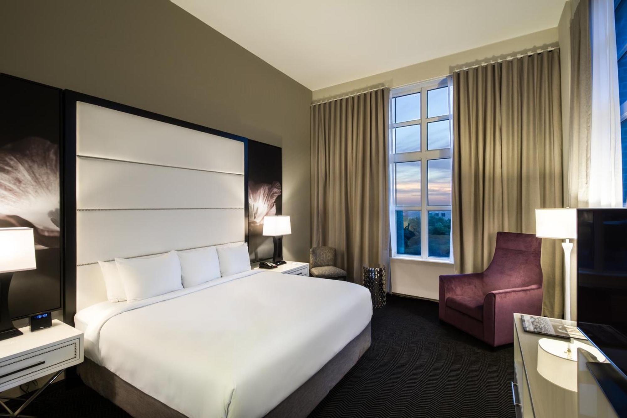 King Room Mobility Access or Non-Smoking